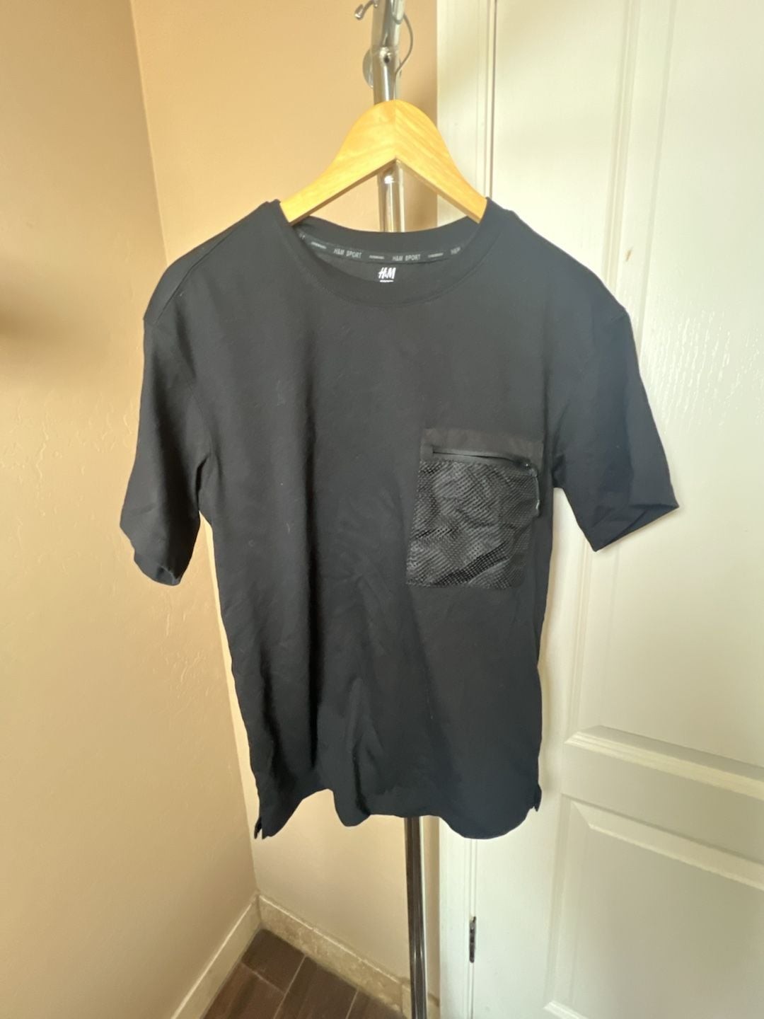H&M Sport Black T-Shirt with Mesh Zipper Utility Pocket gallery