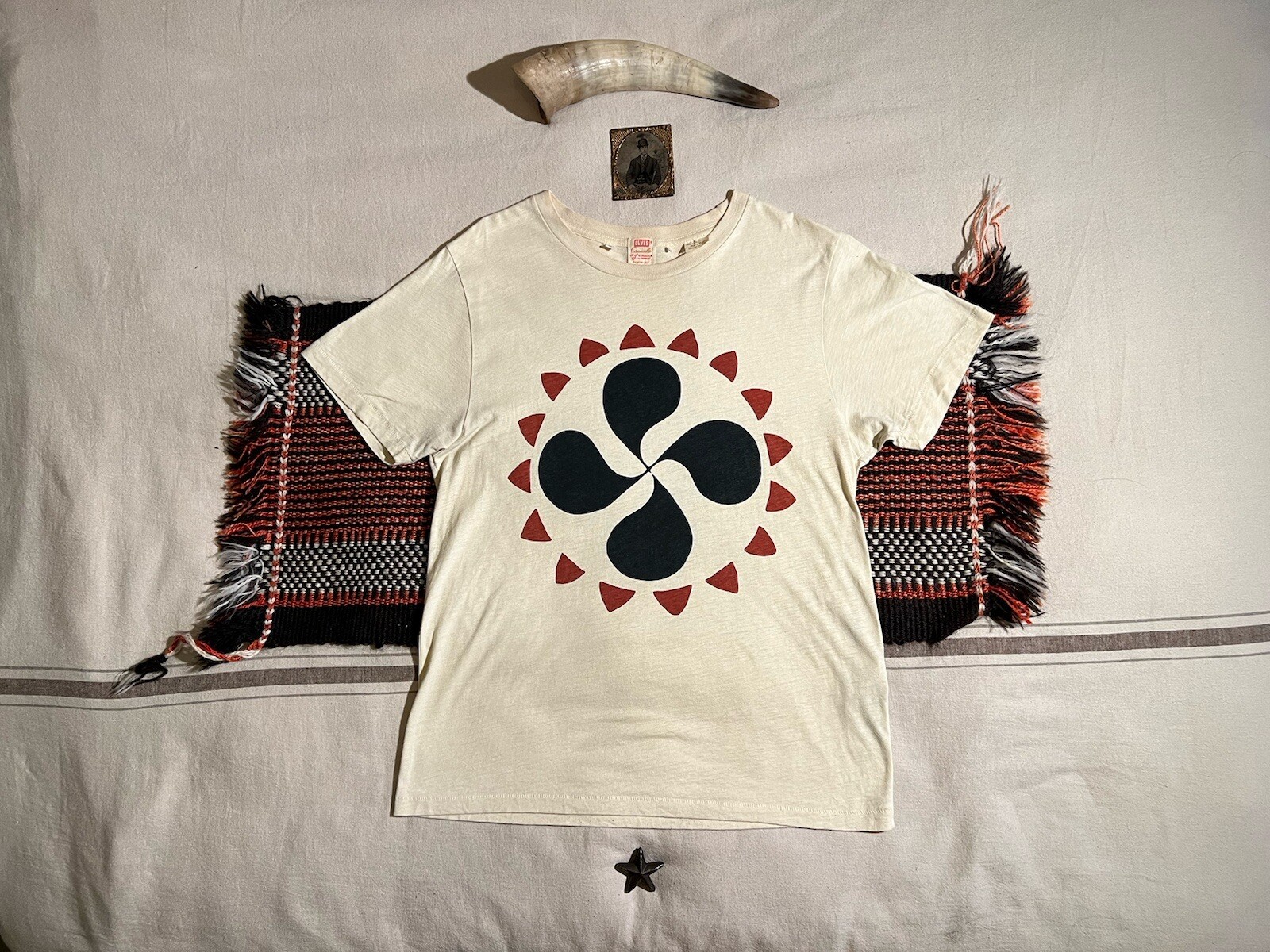 Levis LVC T-Shirt M 60's Vintage Clothing Single Stitch Graphic Navajo S Western gallery