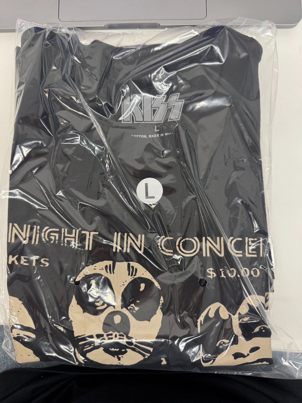 KISS TONIGHT IN CONCERT GRAPHIC TEE T SHIRT gallery