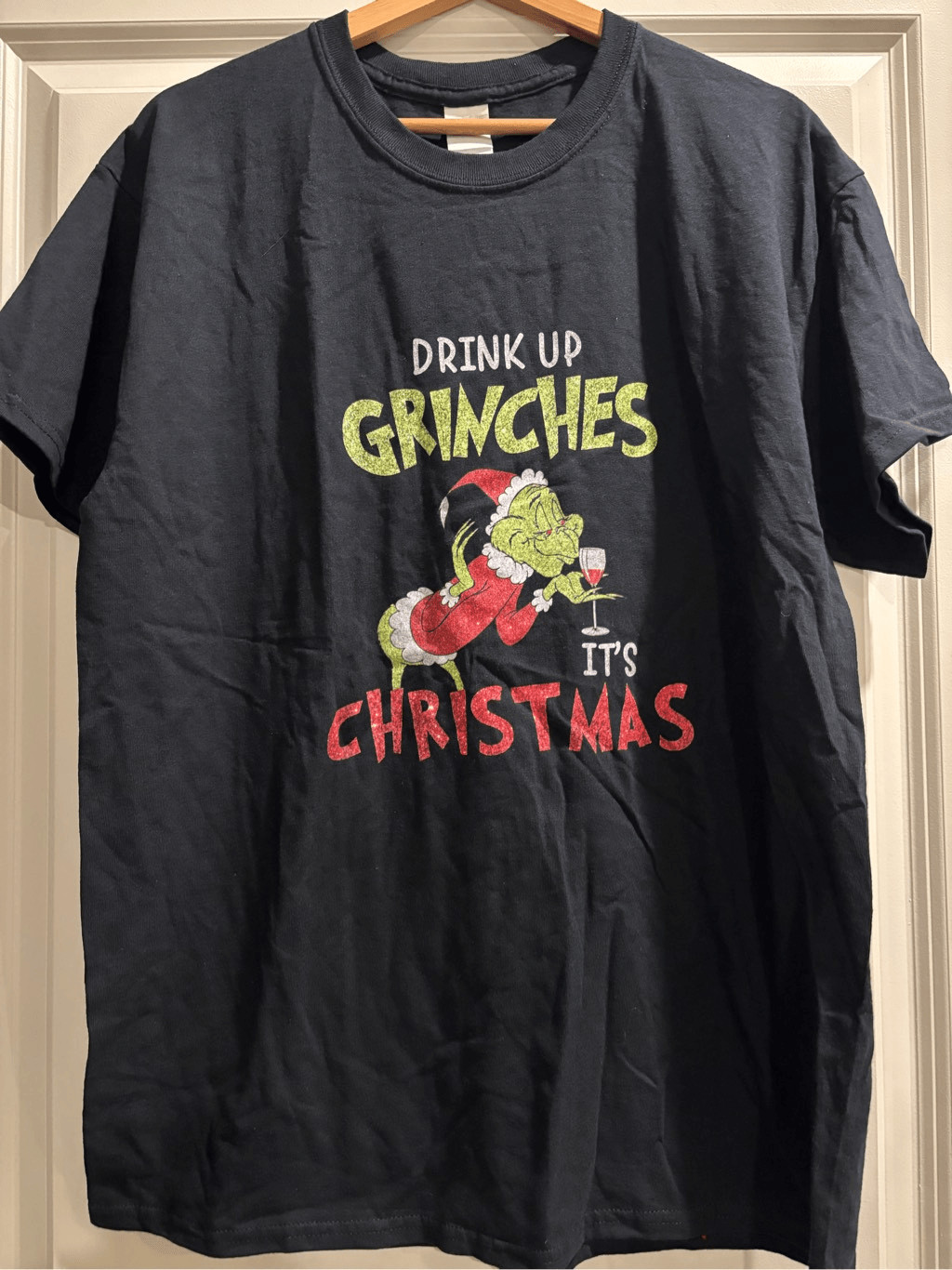 Drink Up Grinches It’s Christmas T-shirt size Large