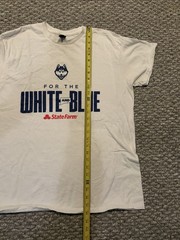Gildan Heavy Cotton UConn White Blue Men’s Graphic T-Shirt Size L Game Giveaway