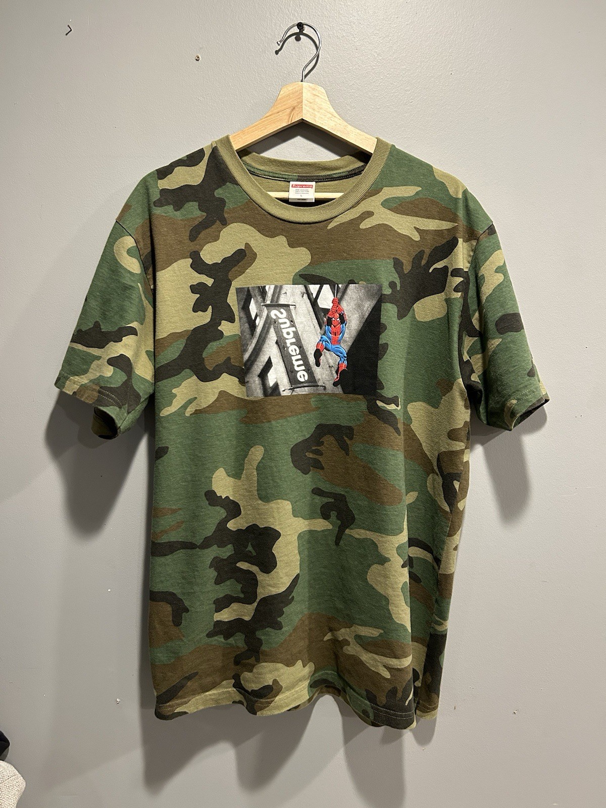 Supreme x Spider-Man Tee Woodland Camo Large gallery