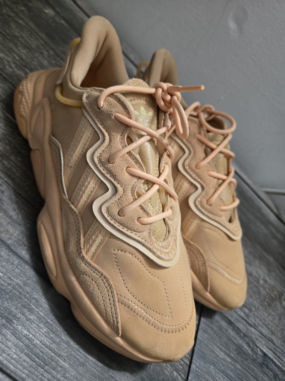 Adidas Ozweego Glow Orange/Peach Men’s Size 7 Athletic Shoes. I-7