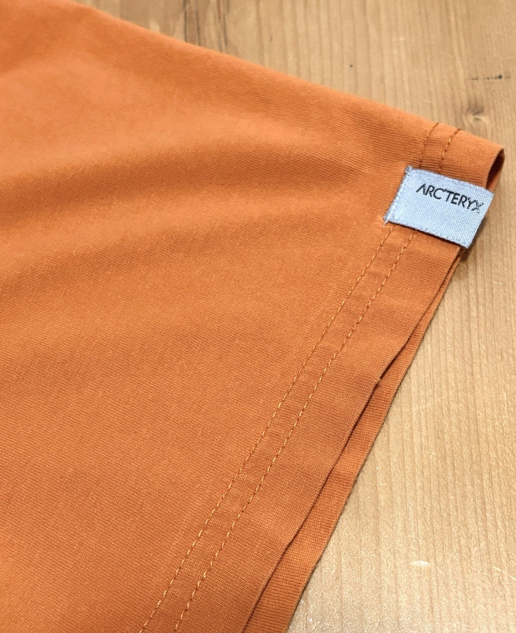 Arcteryx Men’s XXL T-Shirt Mountain Outdoor Athletic Shirt Orange 2XL Arc’teryx gallery