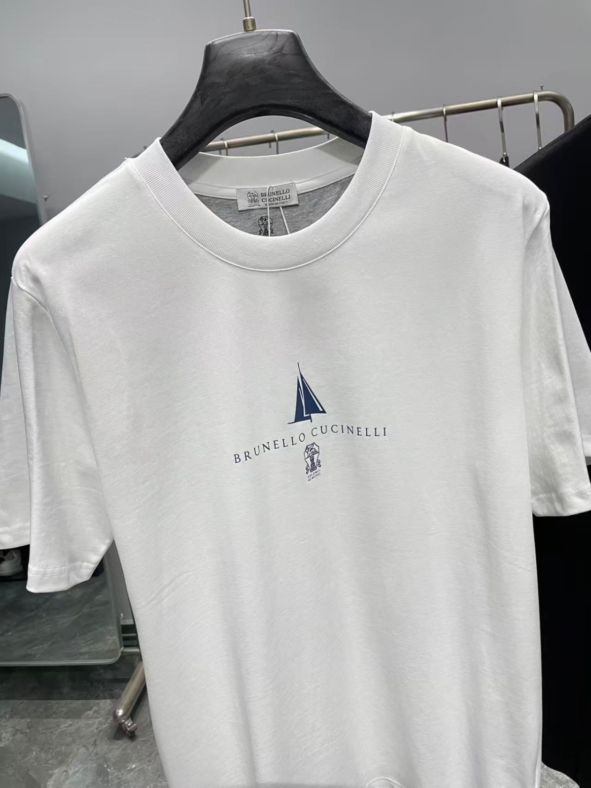 brunello cucinelli classic style white casual t-shirt Size S-2XL gallery