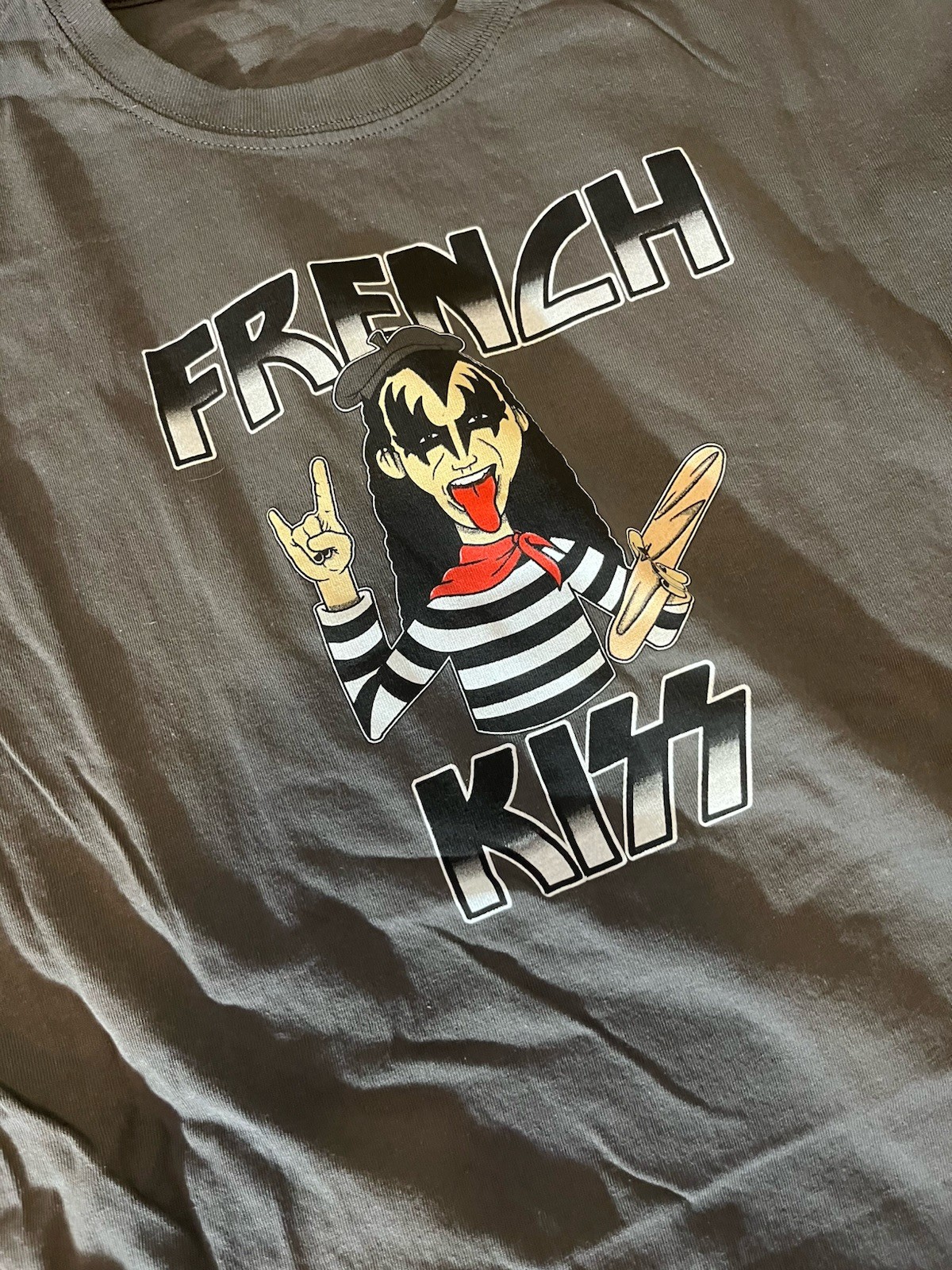 Gilden Graphic Tee Humorous “French Kiss” Charcoal Gray Short Sleeve Mens XLT gallery
