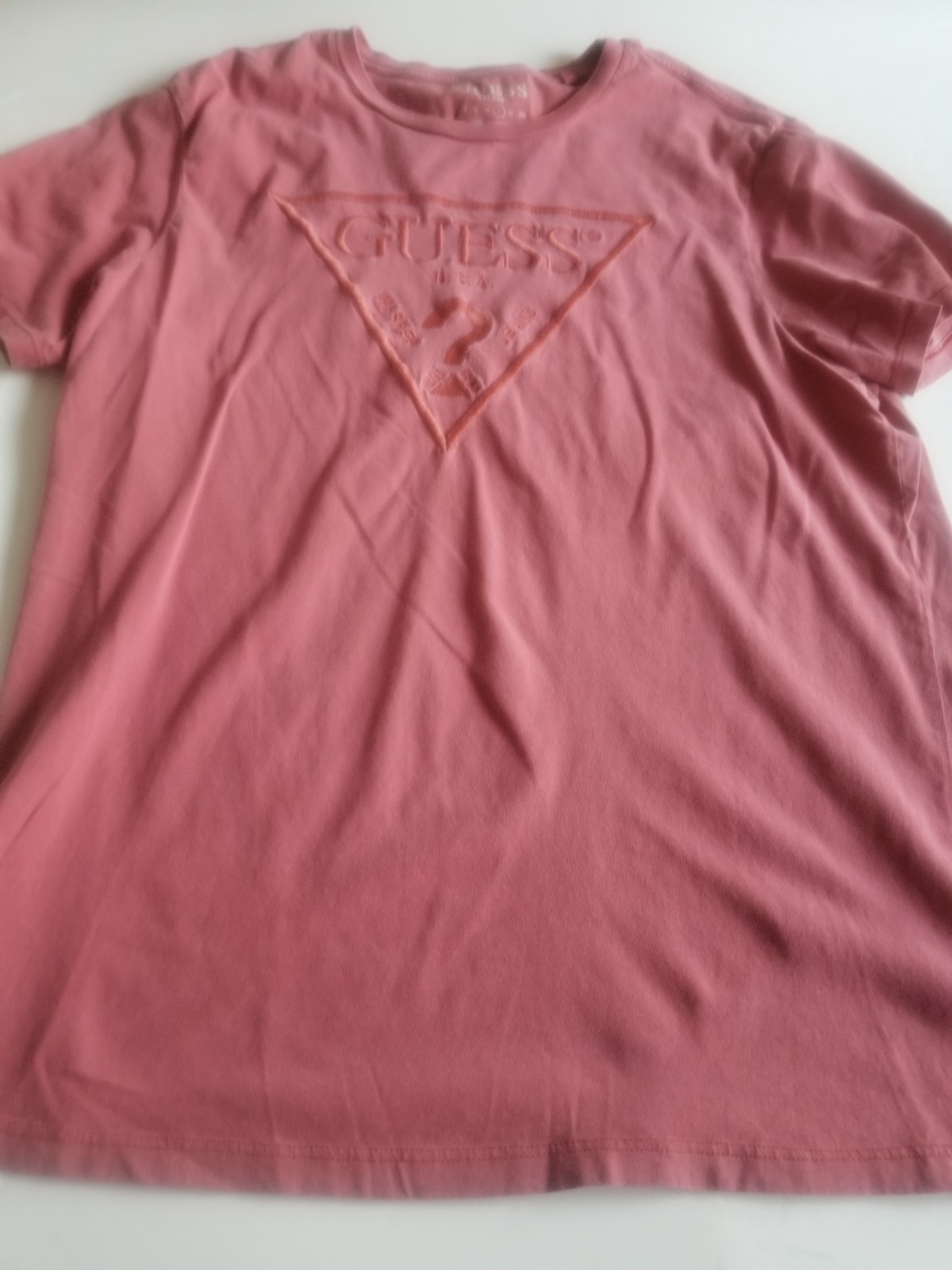 GUESS Unisex Triangle Logo T-Shirt Rose Large gallery