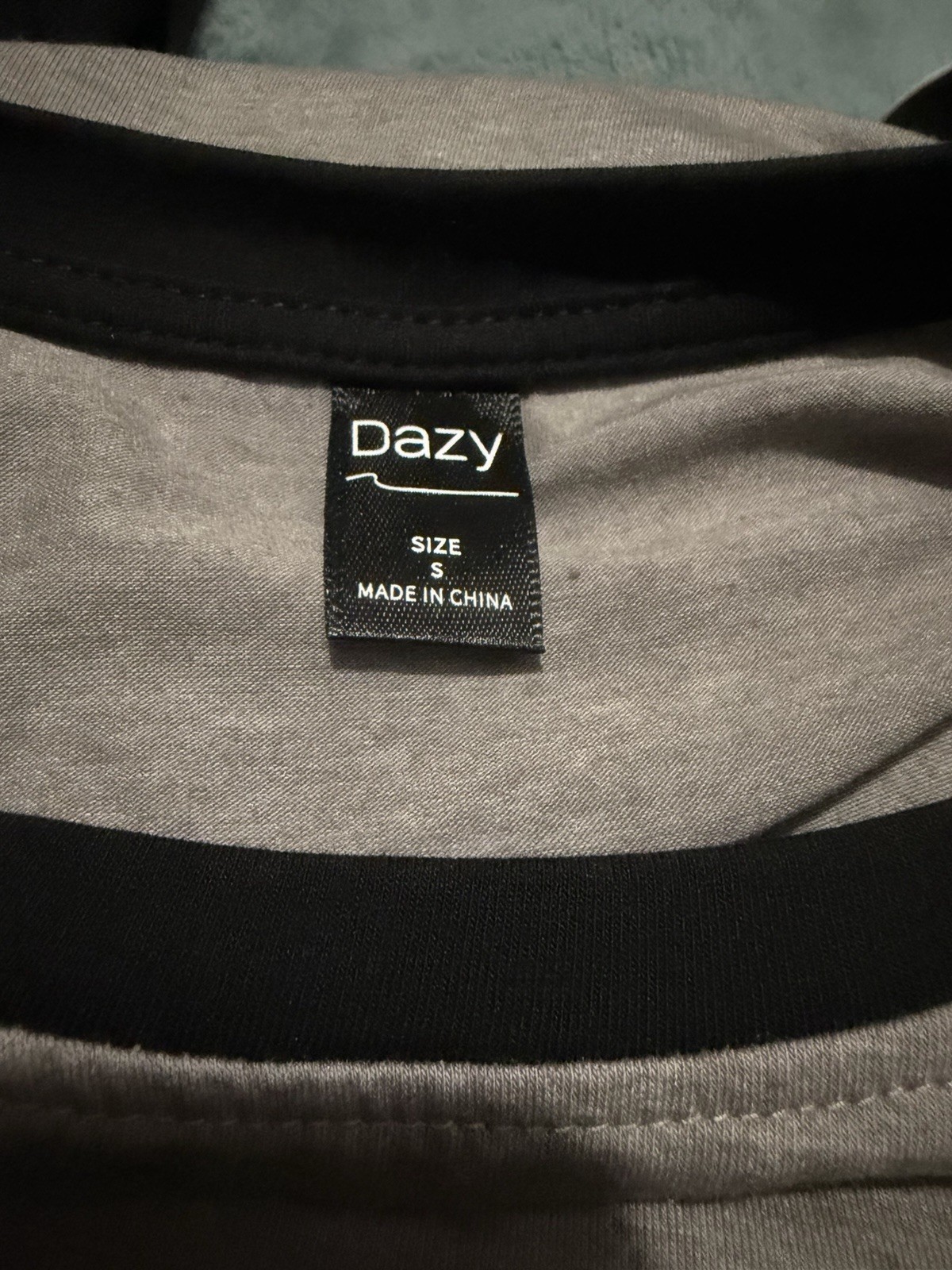 Dazy Men’s S Gray/Black/White Graphic Print Crew Neck Short Sleeve Tee Regular gallery