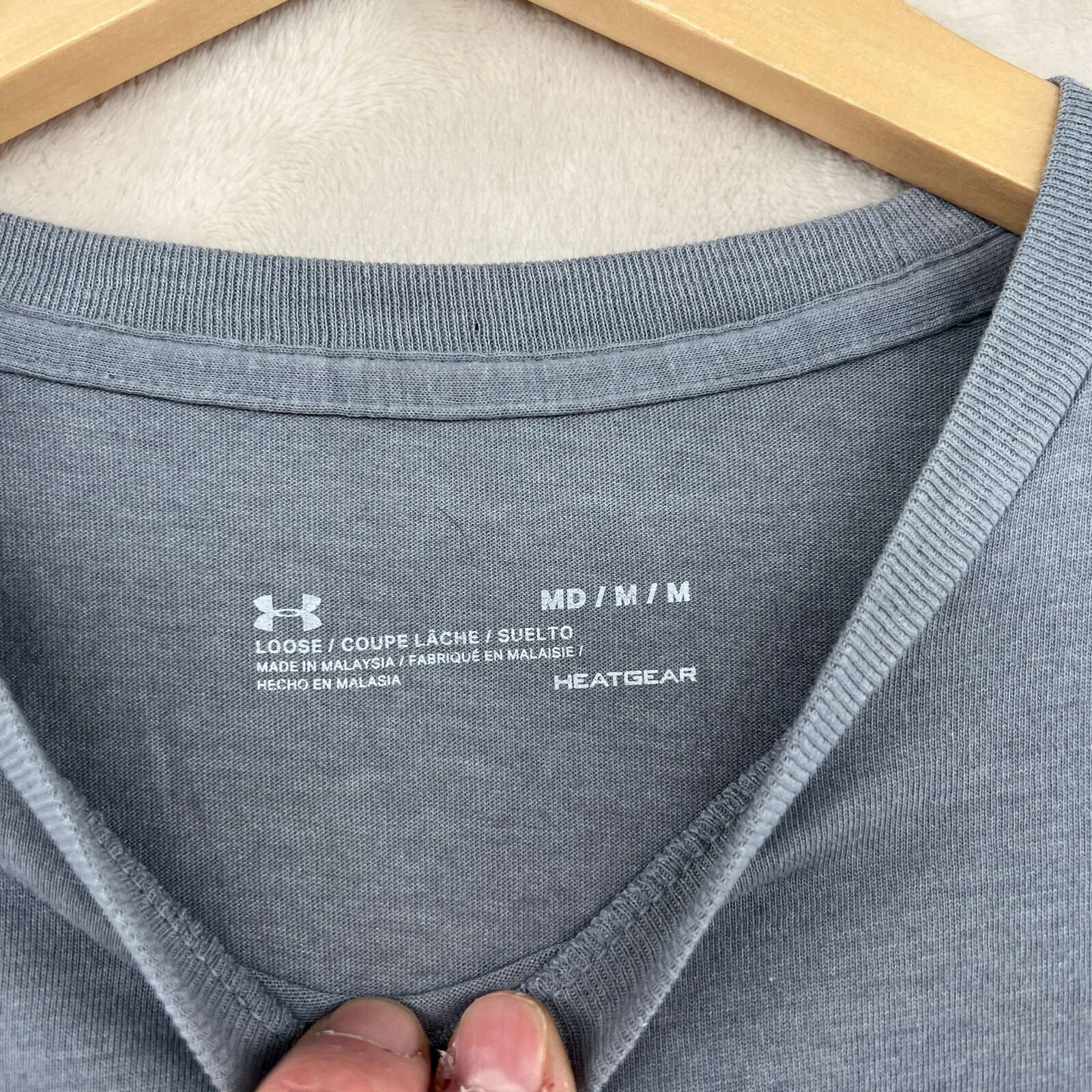 Under Armour Heatgear Loose Fit Men's Size M Solid Gray Crew-Neck T-Shirt gallery