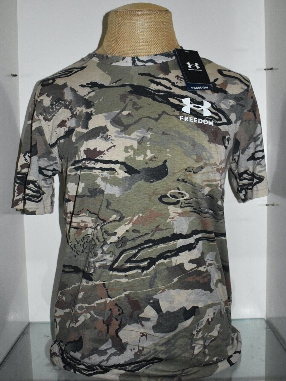 Under Armour Men’s UA Freedom Camo T-Shirt 1377057 290 Desert Sand / White NWT