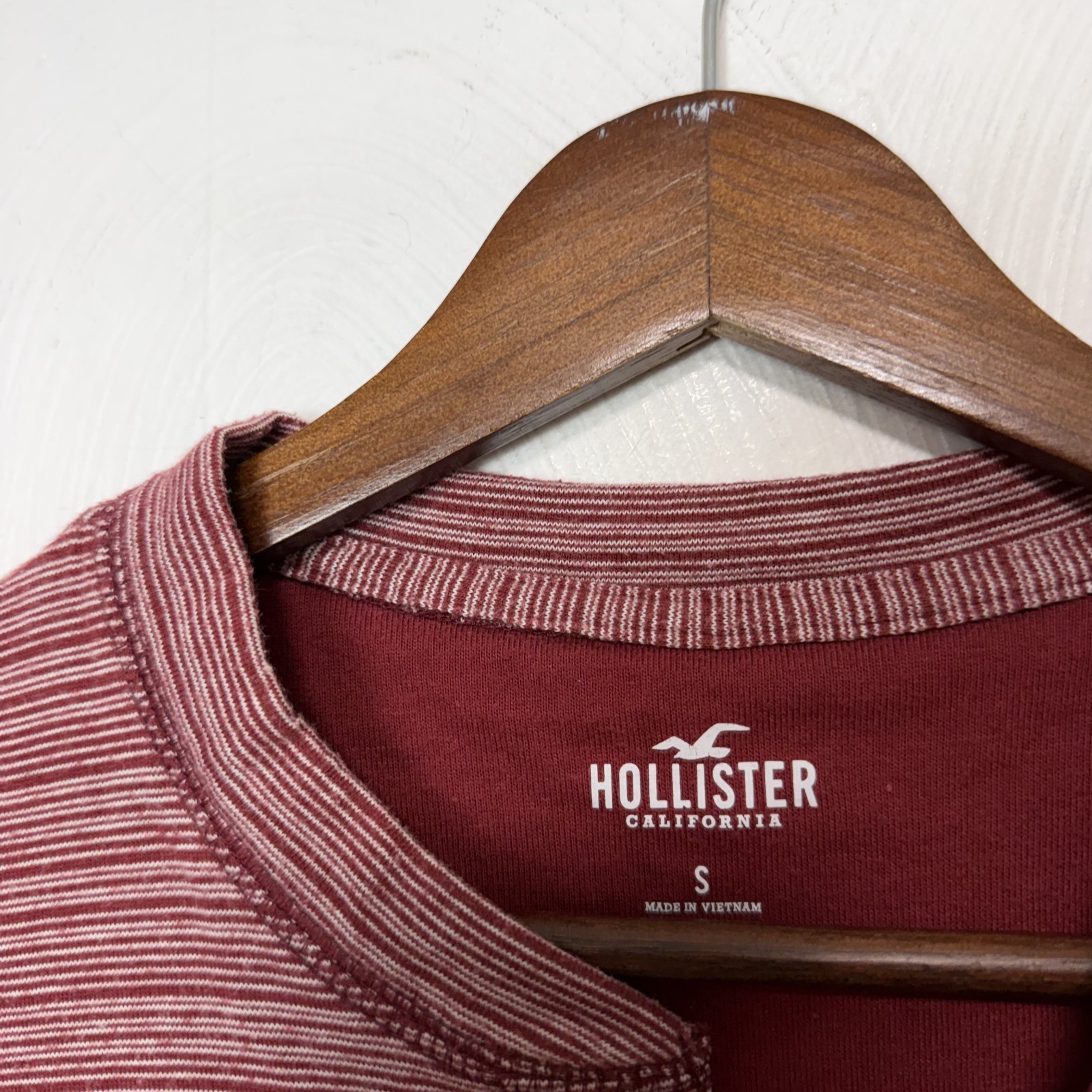Hollister Men's Red Striped Henley Button Long Sleeve Casual Shirt Top Sz Small gallery