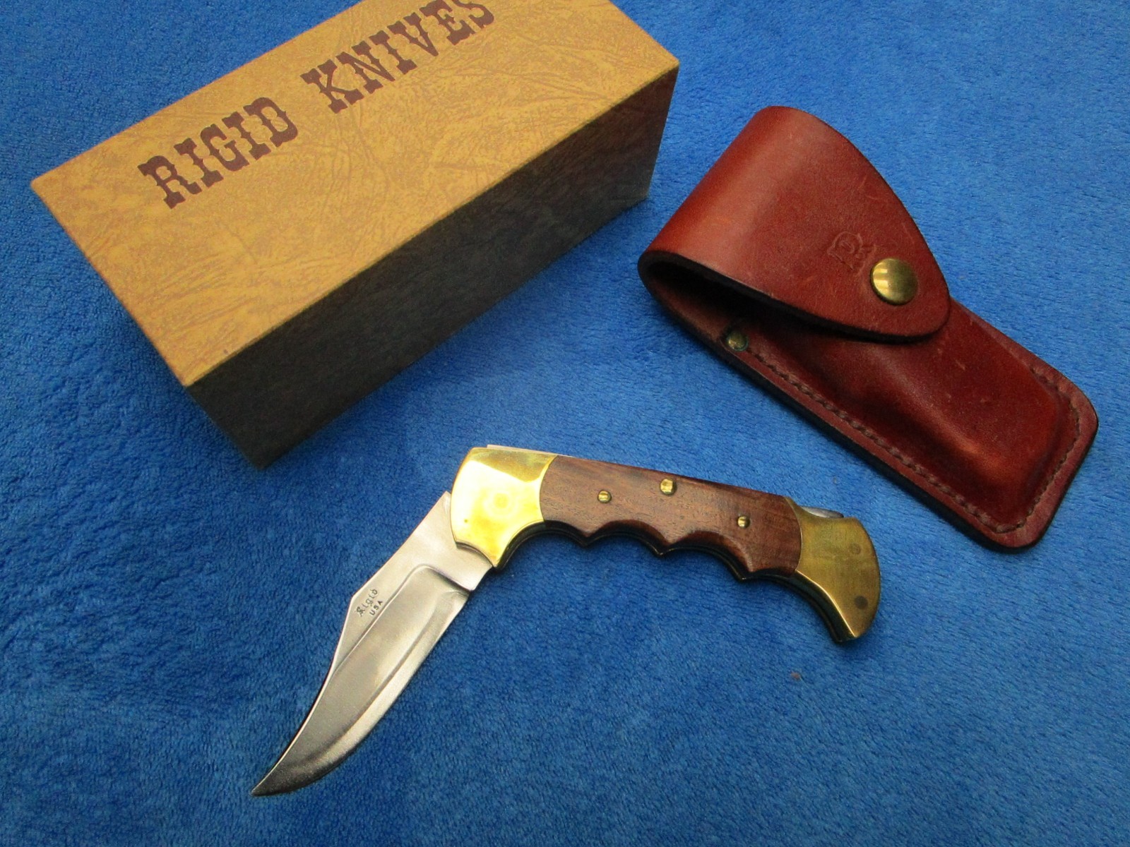 VINTAGE ORIGINAL RIGID USA FOLDING APACHE R-9 LOCKBACK KNIFE AND SHEATH WITH BOX