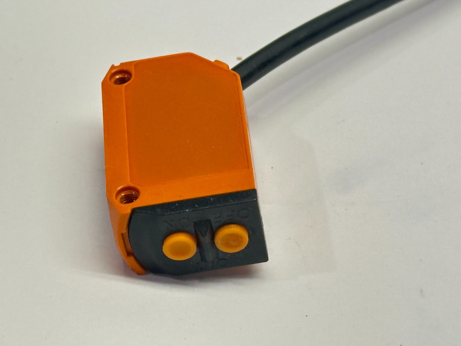 Ifm O6H707 Diffuse Sensor with Background Suppression O6HLFPKG/0,30m/US CUT END