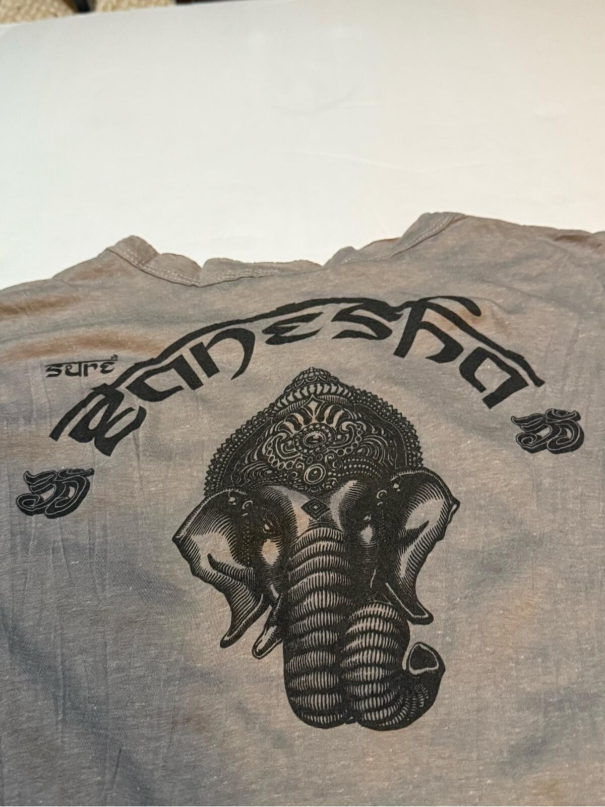 Sure designs Elephant Graphic Tee in Taupe and Black gallery