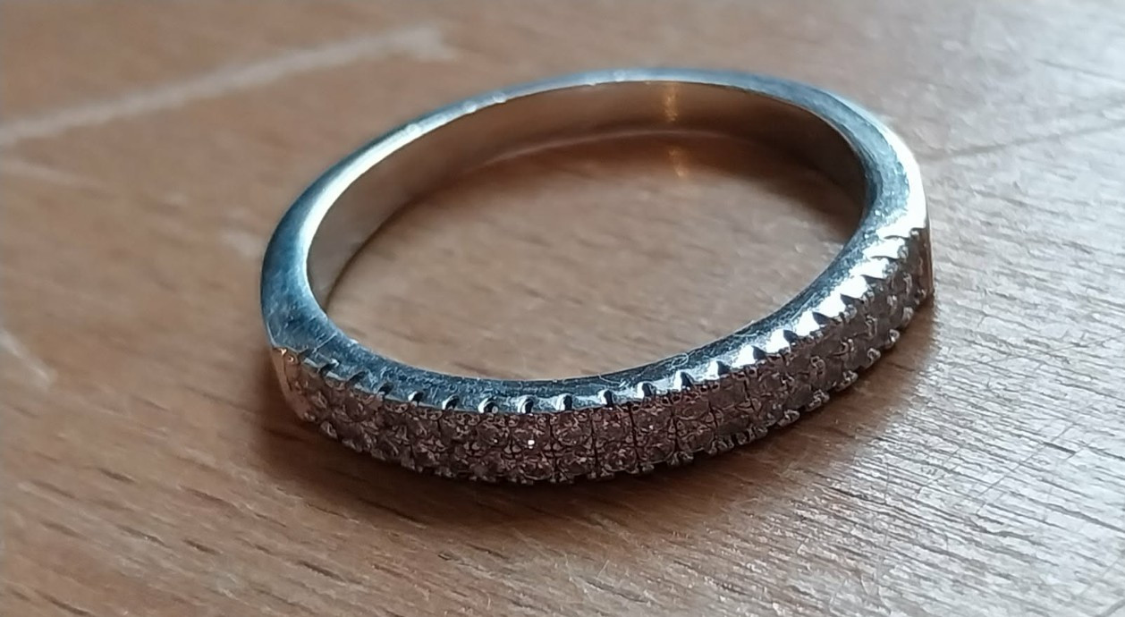 Silver Modern Style 2 x rows Clear Sparkly Stones Ring UK size R  2.77g