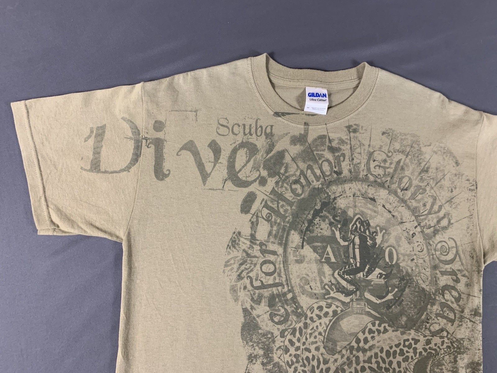 Y2K Amphibious Outfitters Scuba Diving Frog Snake T-Shirt mens medium grunge gallery