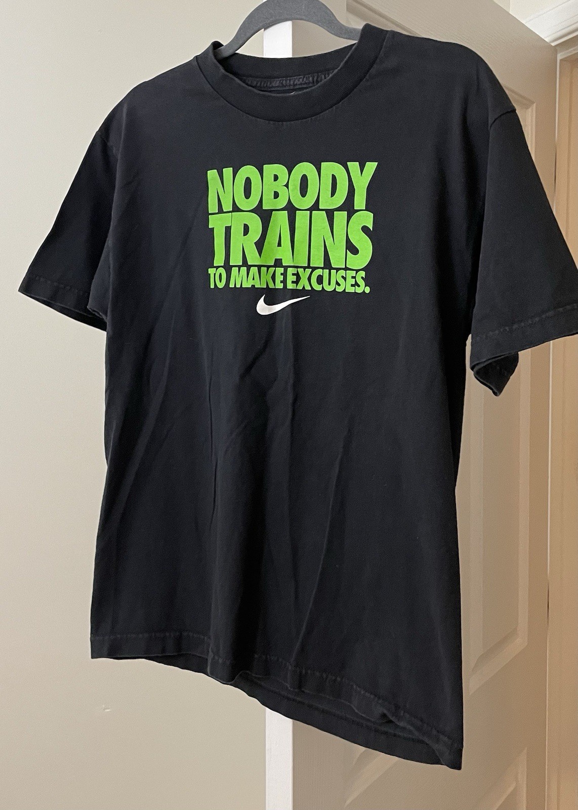 Nike T-Shirt Graphic Nobody Trains to Make Excuses Athletic Gym Men's Medium gallery
