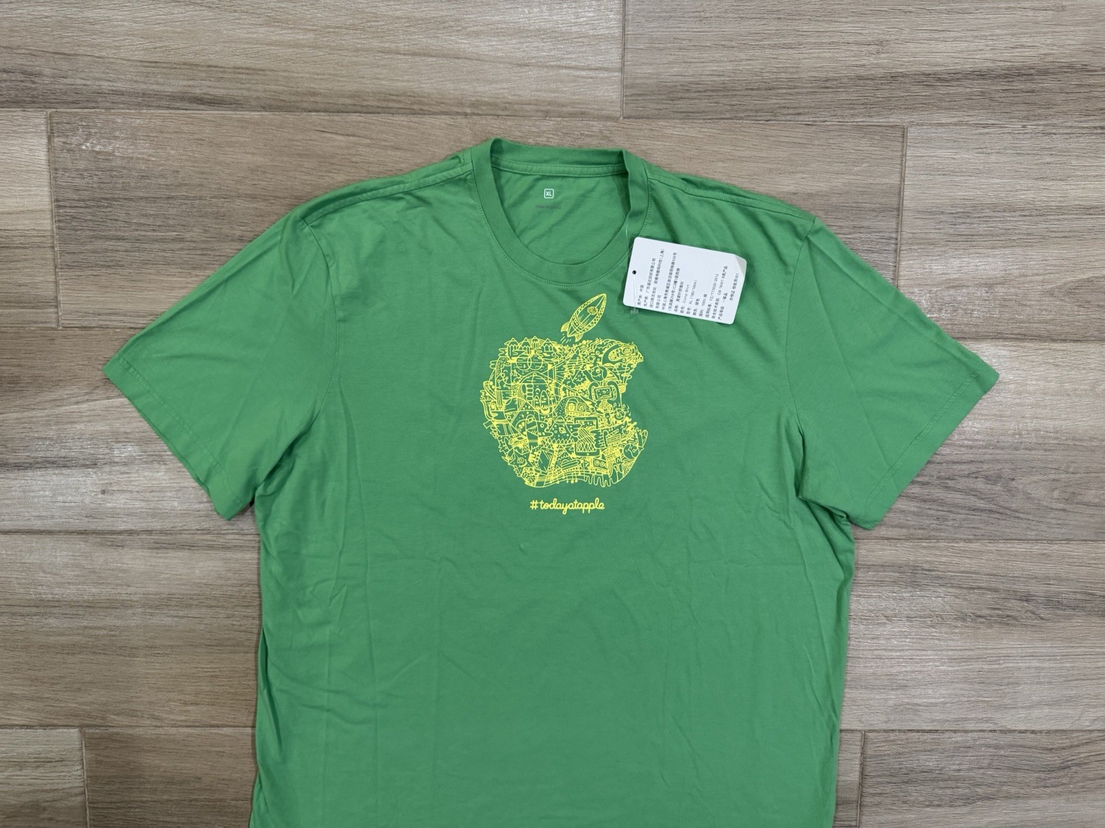 New Apple Men's Graphic T-Shirt XL Green Today At Apple Mac Macintosh Tech gallery