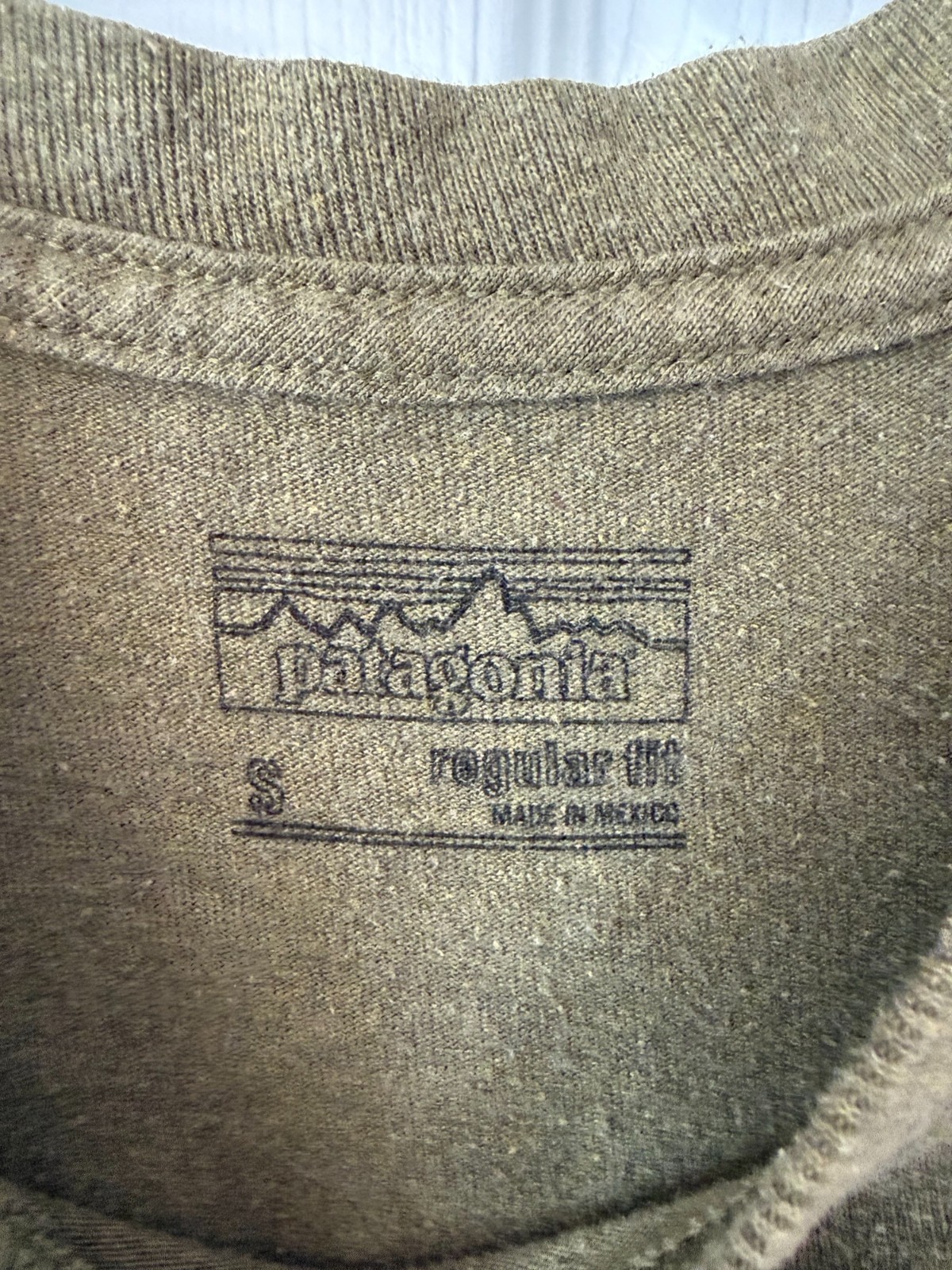Patagonia T Shirt Men's Small Green Live Simply Graphic Organic Cotton Tee gallery