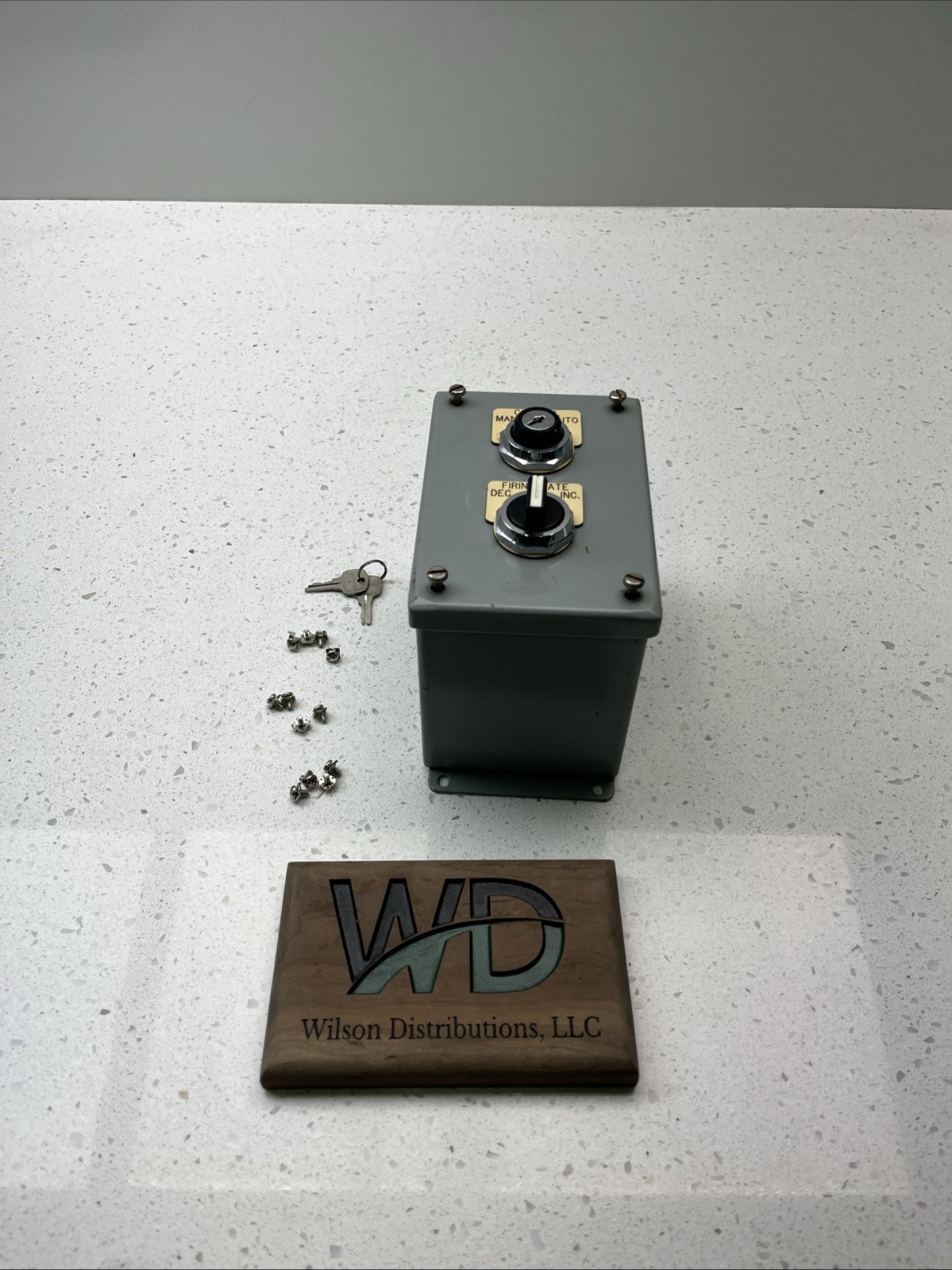 E-2PBX Hoffman Enclosure With IDEC Key & Selector Switchs NOS