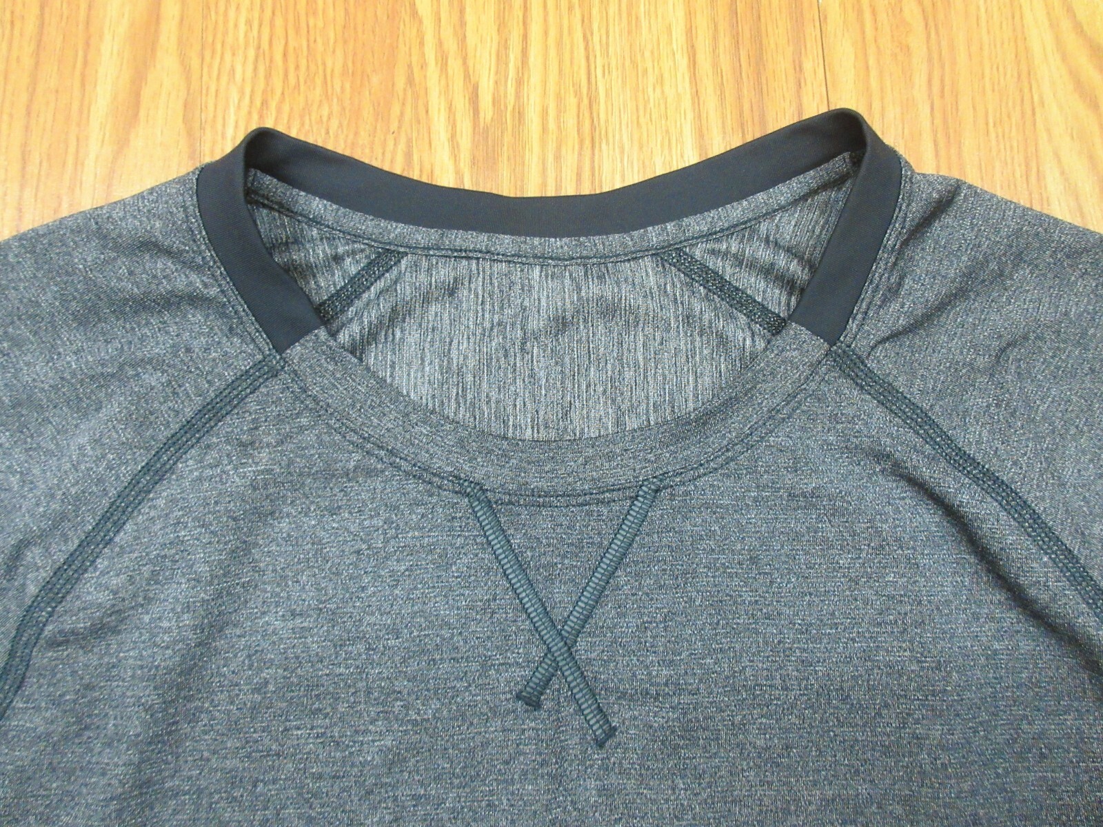 LULULEMON ATHLETICA T-SHIRT POLYESTER/SPANDEX GRAY & BLACK Sz MEDIUM, M gallery