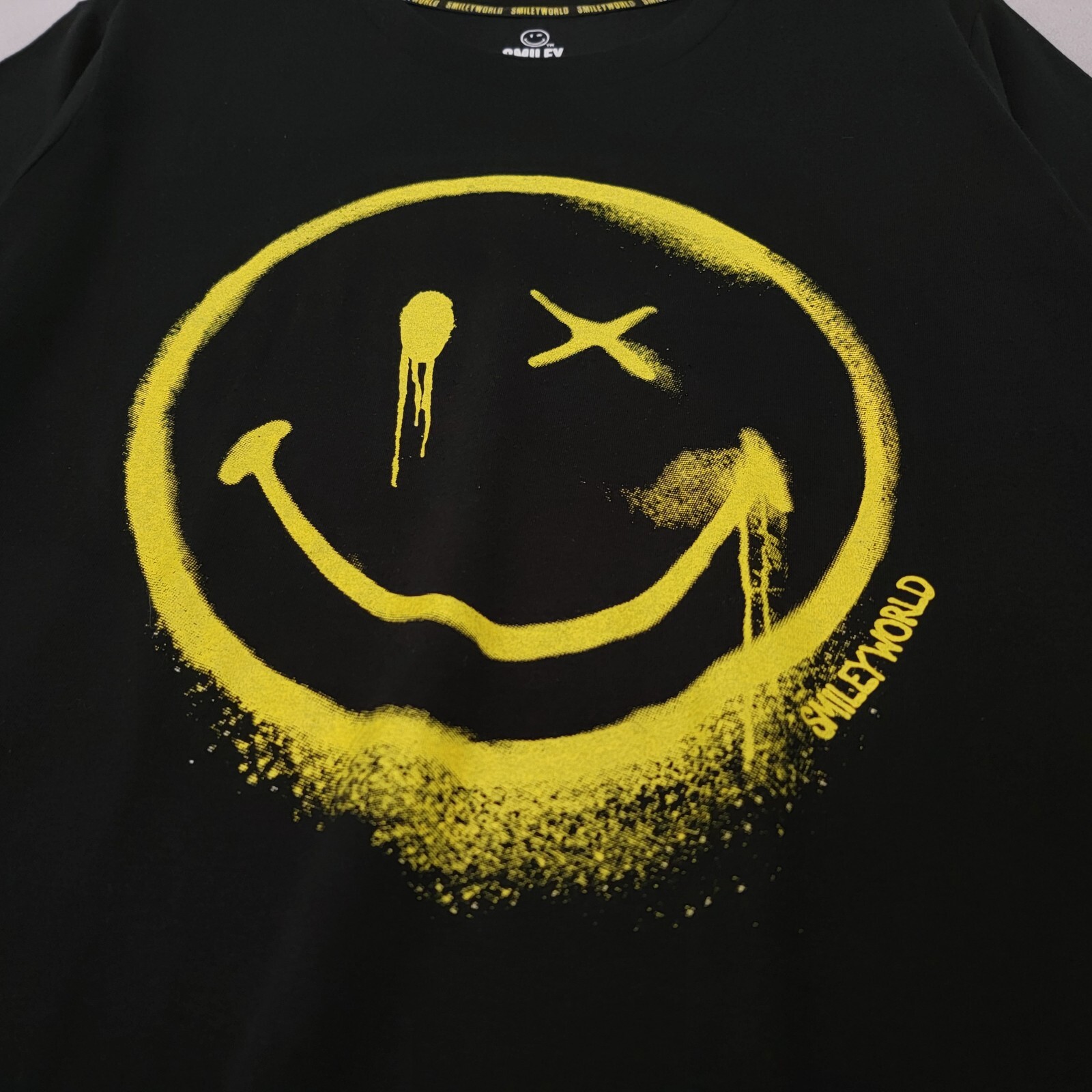 Smiley World Shirt Mens 2XL XXL BLACK GRAFFITI Street Art Skater Casual NWT gallery