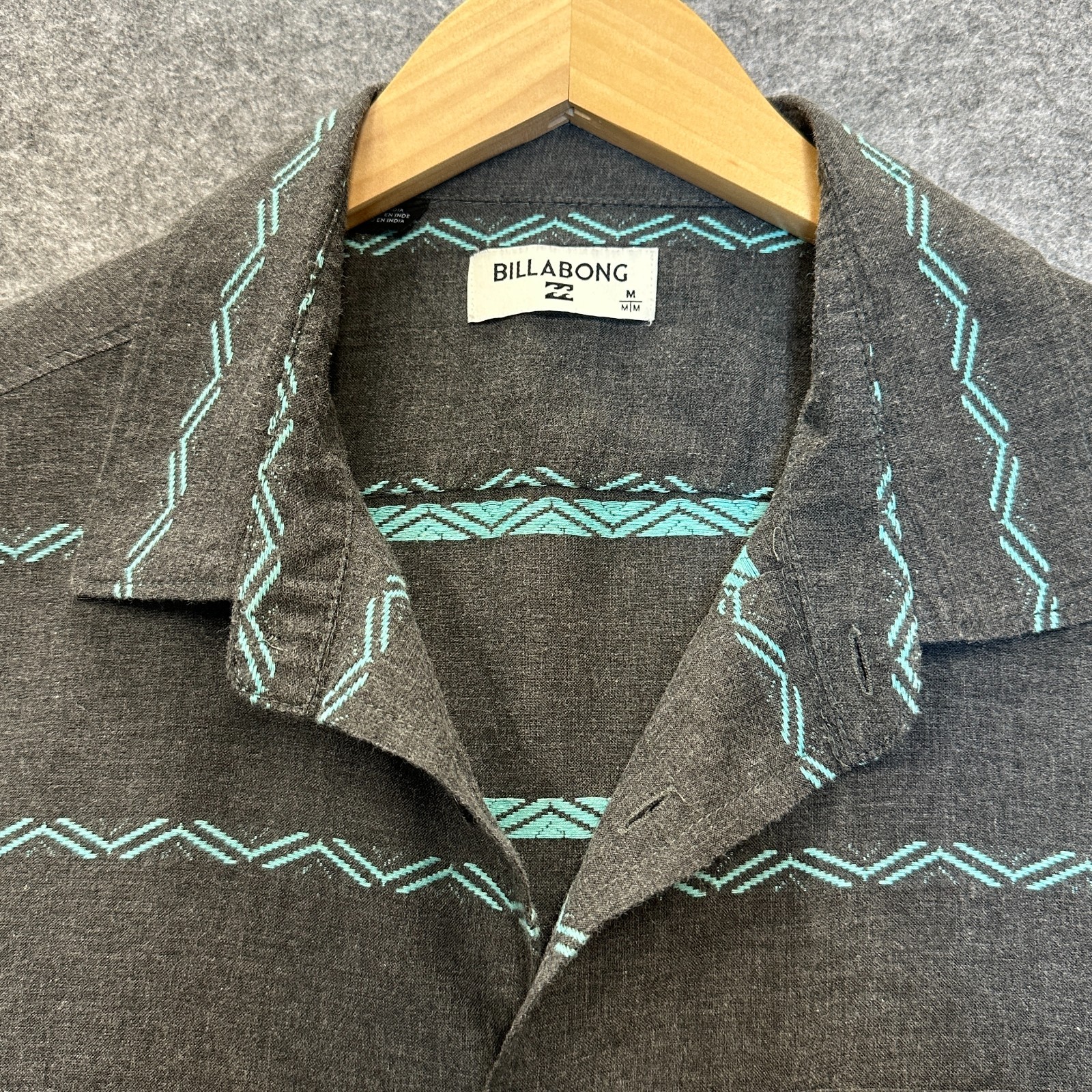 Billabong Button Up Shirt Mens Medium Gray Teal SW Chevron Stripe Surfer Skater gallery
