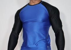 MEN’S BLACK/BLUE LONG SLEEVE SHINY COMPRESSION SHIRT SIZE SMALL