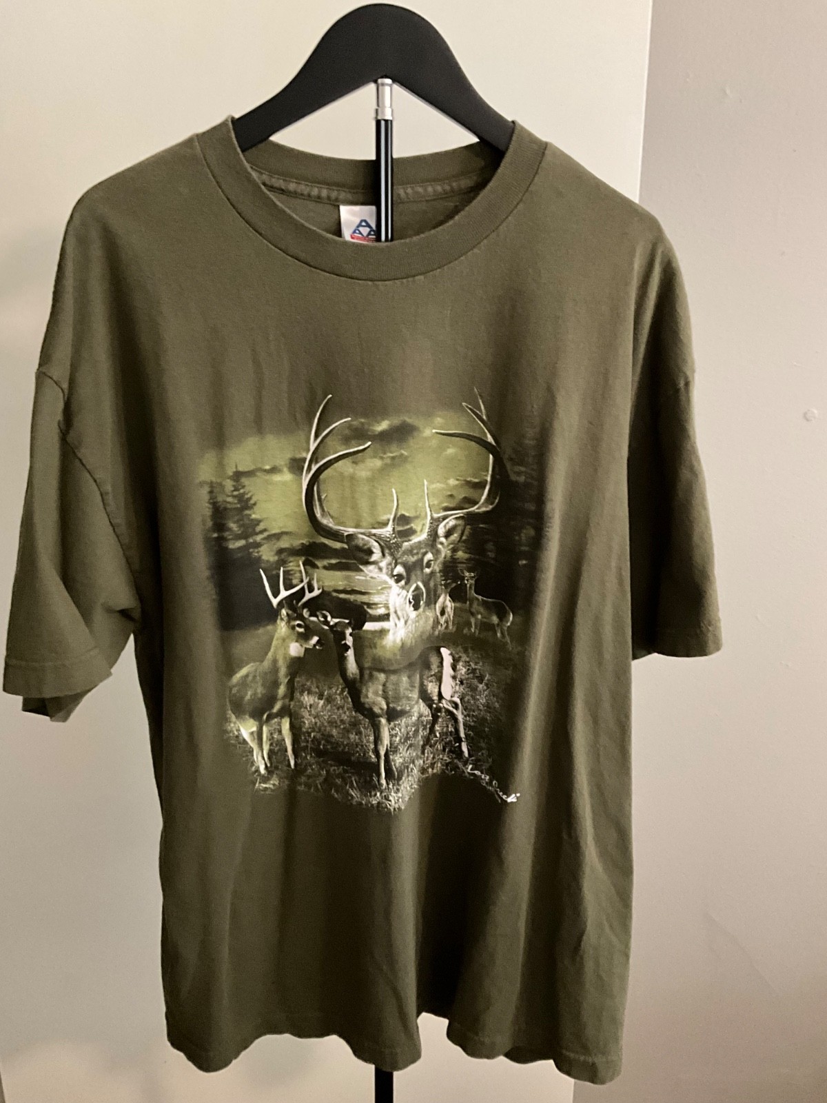AAA Alstyle Apparel & Activewear Men's XL Whitetail Deer Hunting T-Shirt gallery