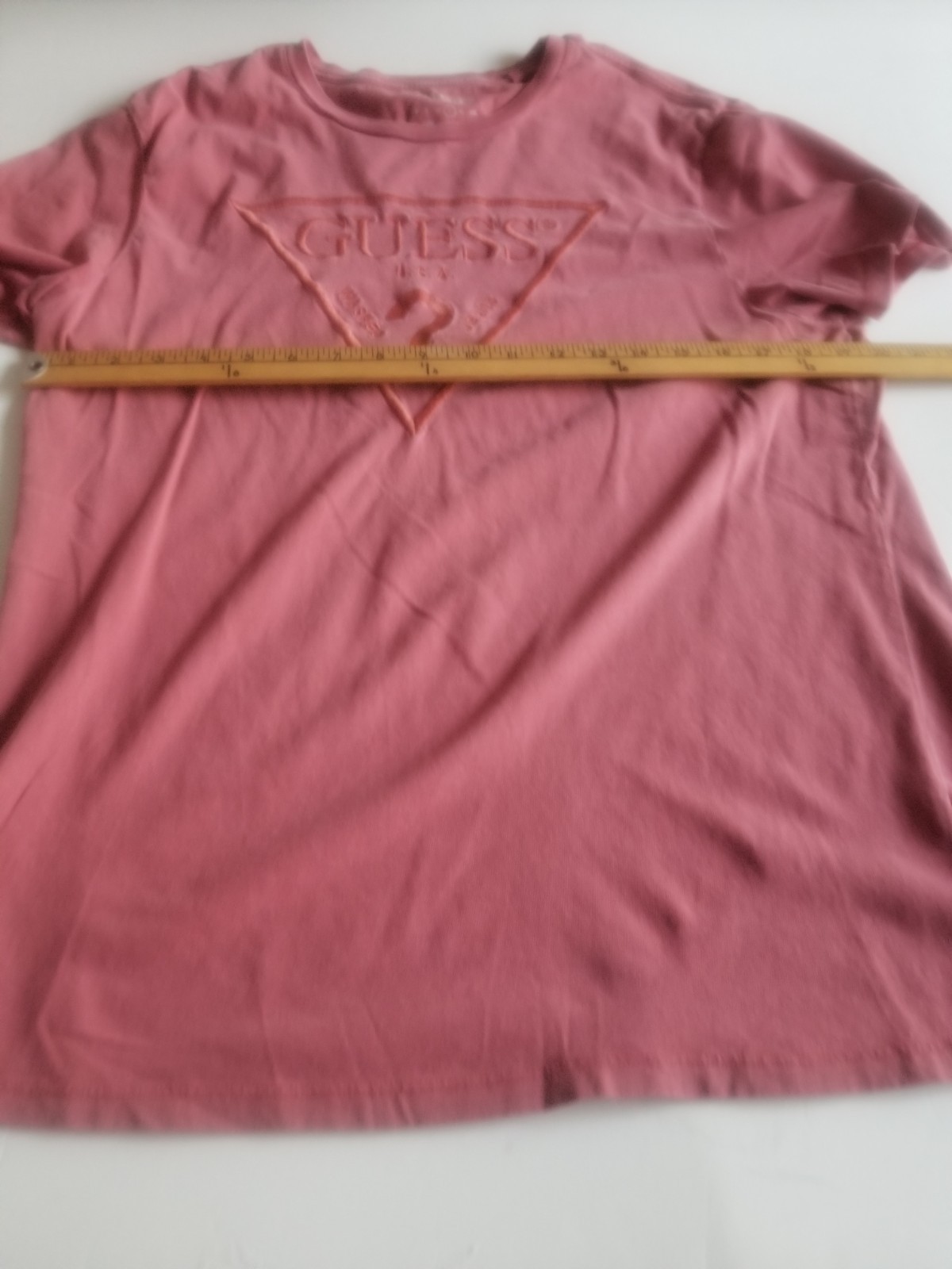 GUESS Unisex Triangle Logo T-Shirt Rose Large gallery