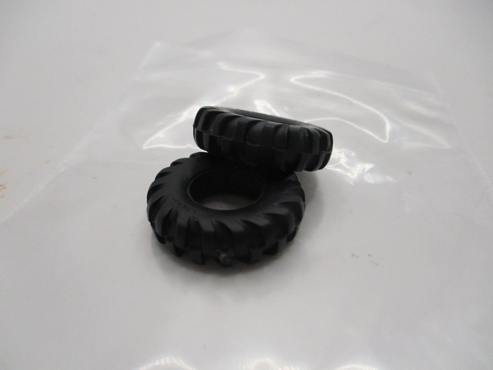 KING SIZE MATCHBOX 25MM O/D BLK PLASTIC TIRES! FITS K3, K6,K9 AND K10.  1 PAIR