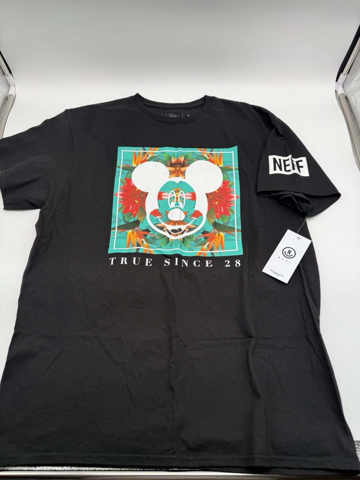 NWT NEFF DISNEY Collection “MICKEY IN HAWAII” BLACK T-shirt Mens Large