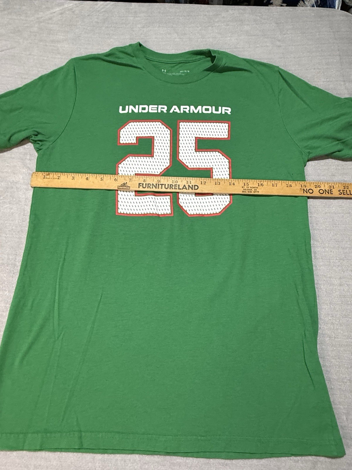 Under Armour Claus 25 Graphic Jersey Style Christmas T-Shirt Men's Green Tee M gallery
