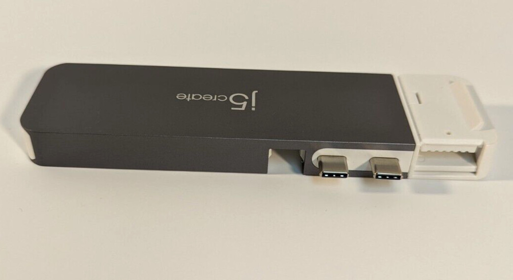 J5Create JCD395 4K60  Pro USB4 Hub with MagSafe Kit
