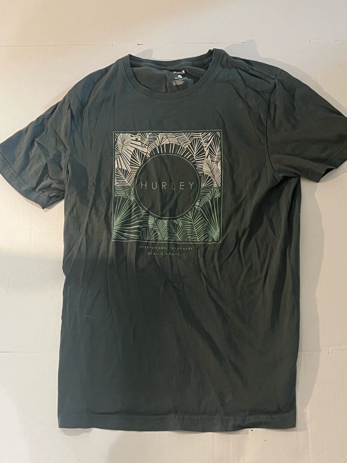 Hurley Graphic Tee Mens Medium Green Cotton Travel Beach Outdoor Short Sleeve gallery