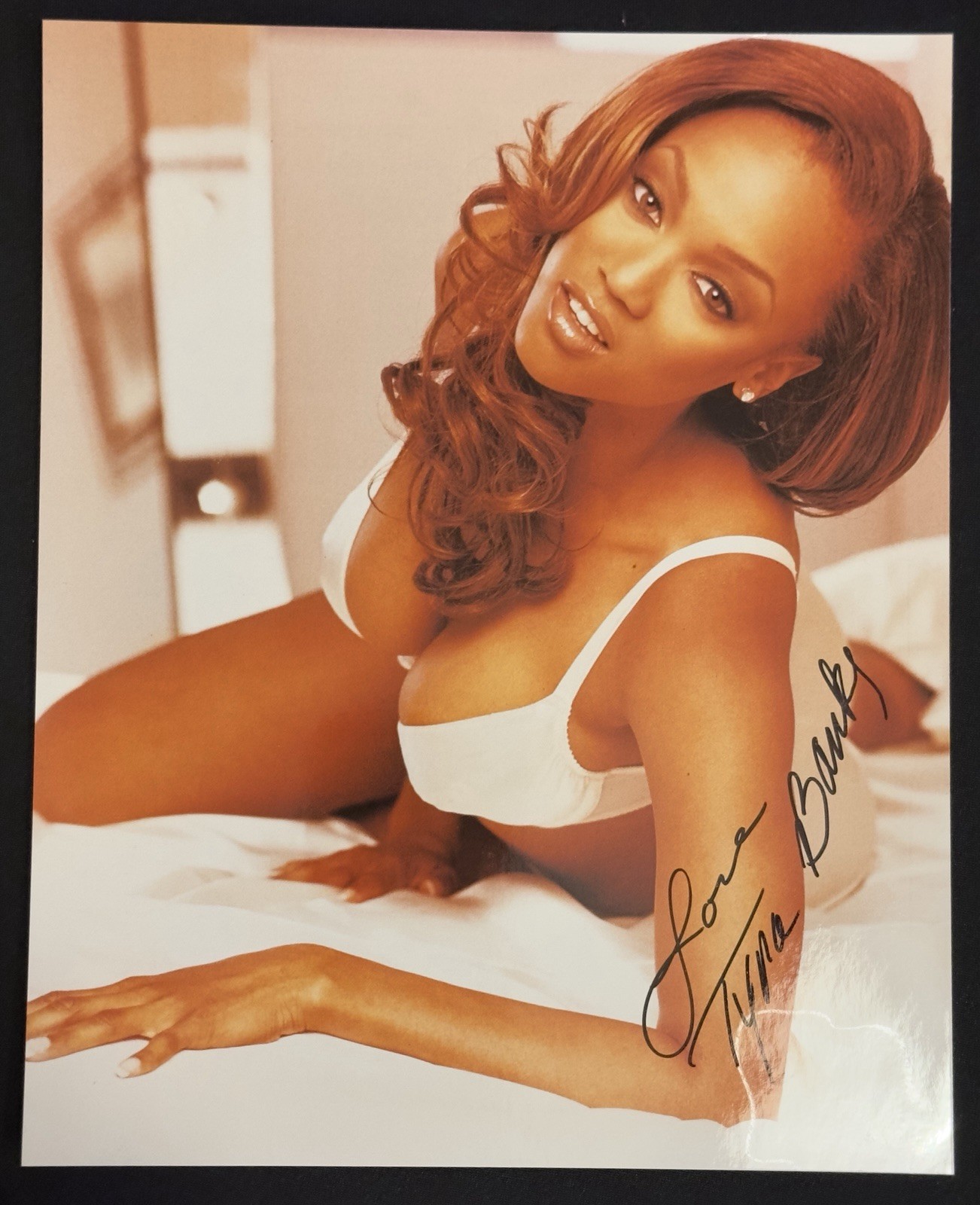 Tyra Banks Autographed 8×0 Photo with COA