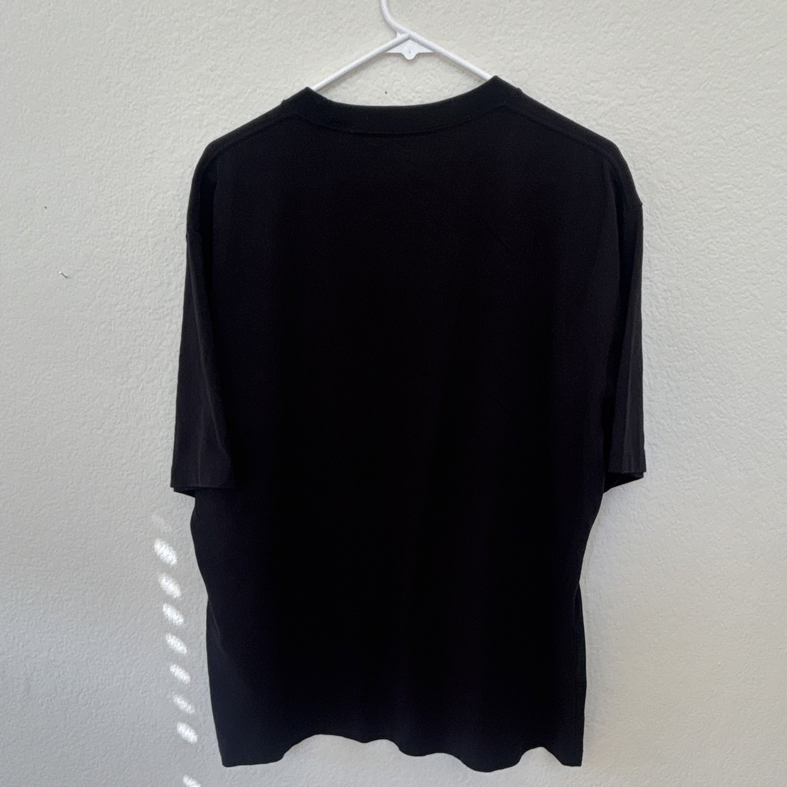 Uniqlo UT Black Cities Graphic Print T-Shirt Men’s L Crew Neck Short Sleeve gallery