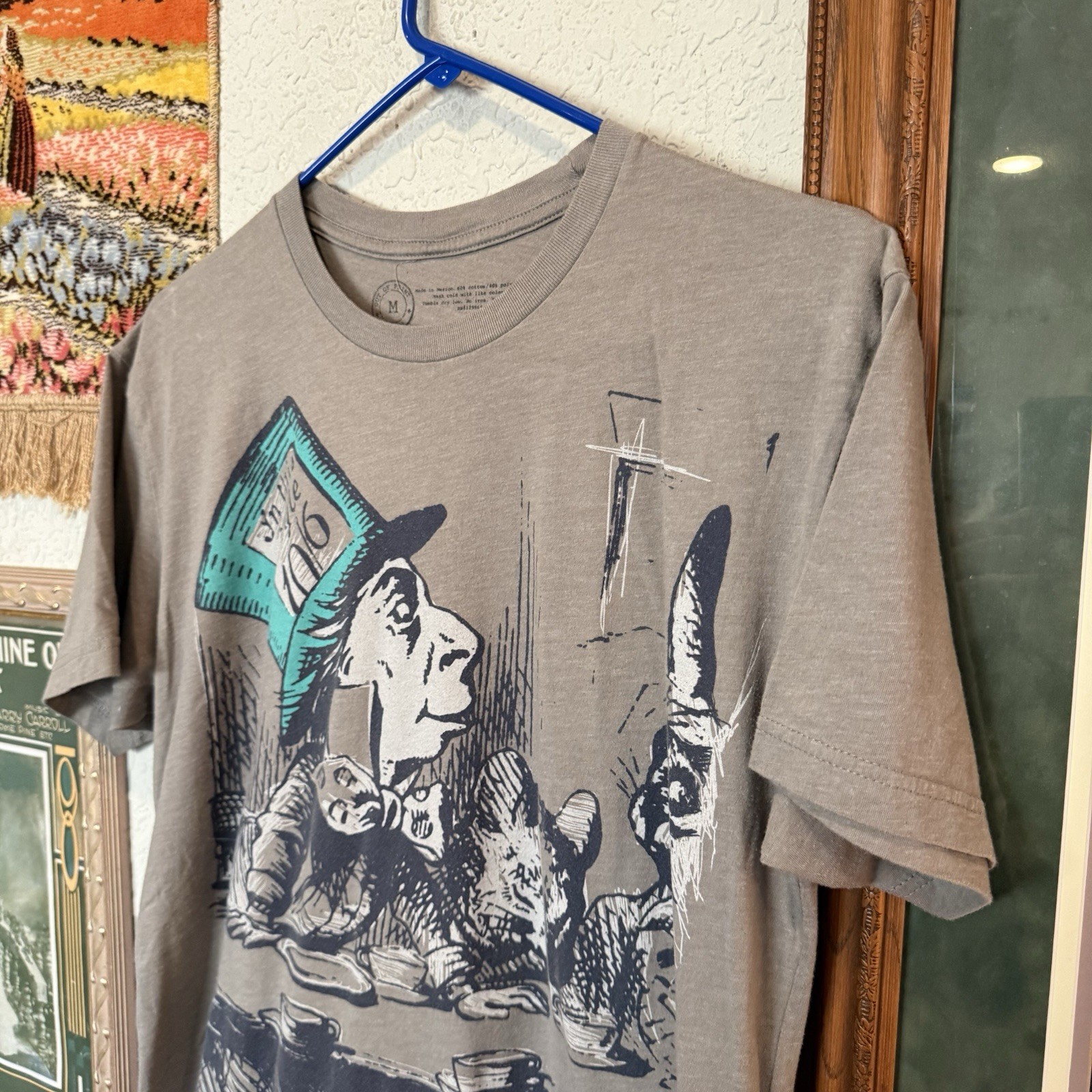 Alice In Wonderland Lewis Carroll USA Book Cover Shirt 100% Cotton USED Medium gallery