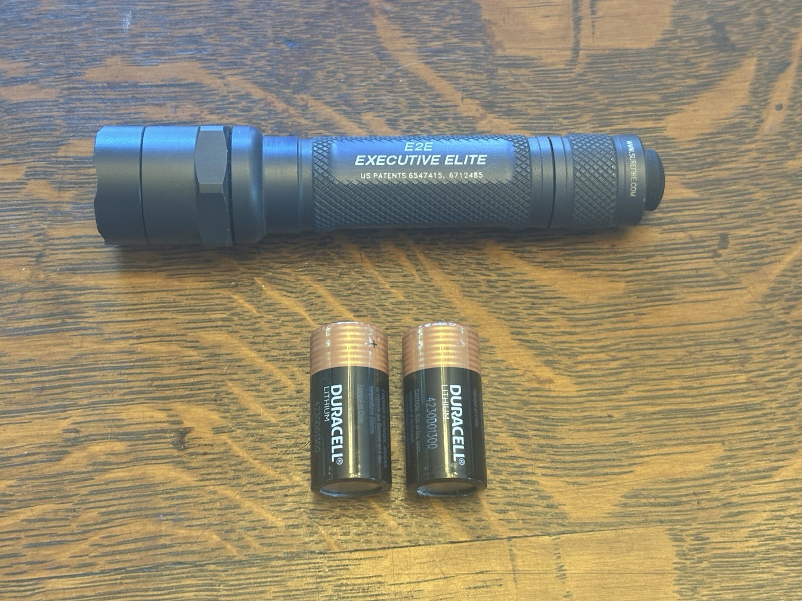 Surefire Executive Elite E2e Flashlight  Working With New Duracell Batteries