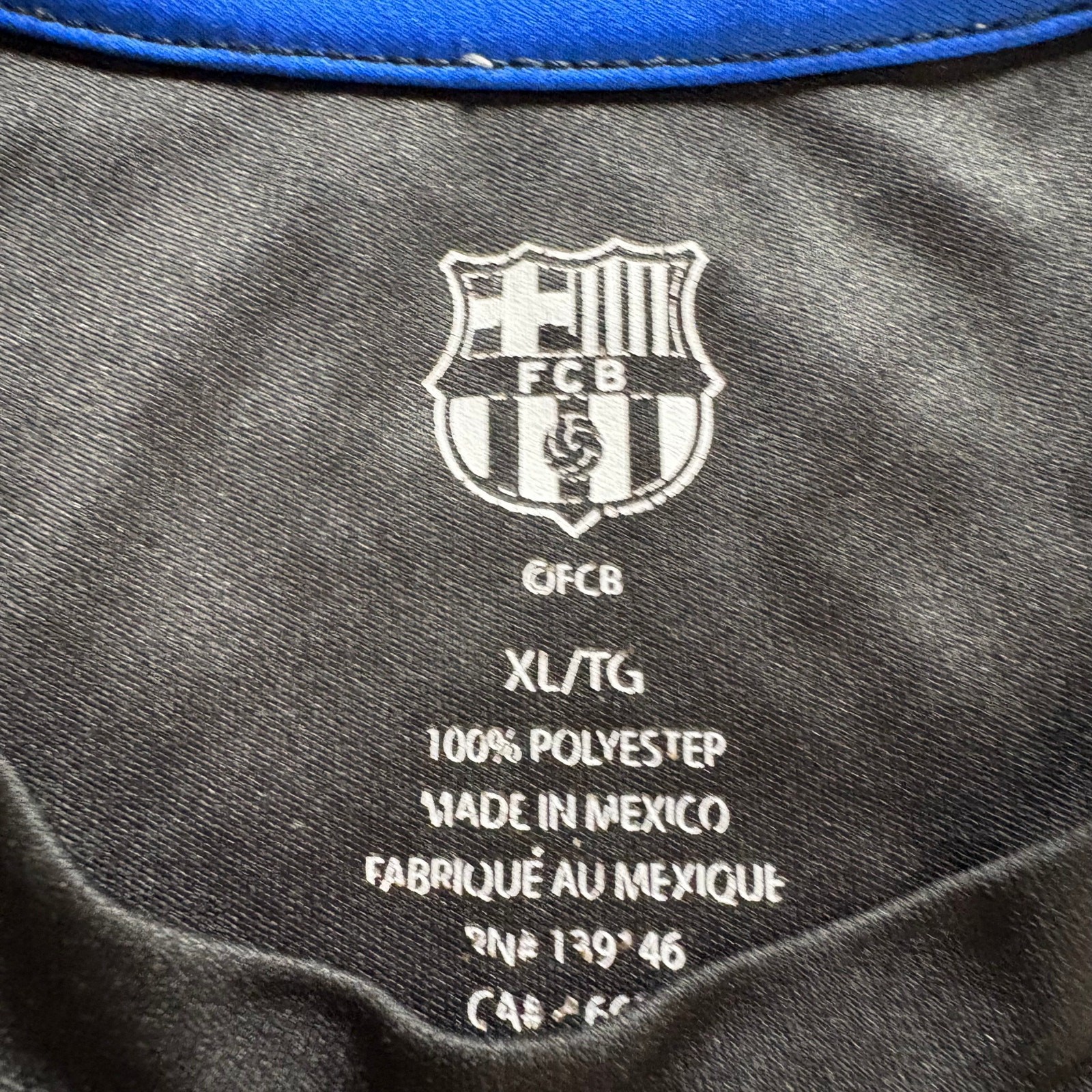 FC Barcelona Club Half-Tone Crest Soccer Football Men's XL Black Training Shirt gallery