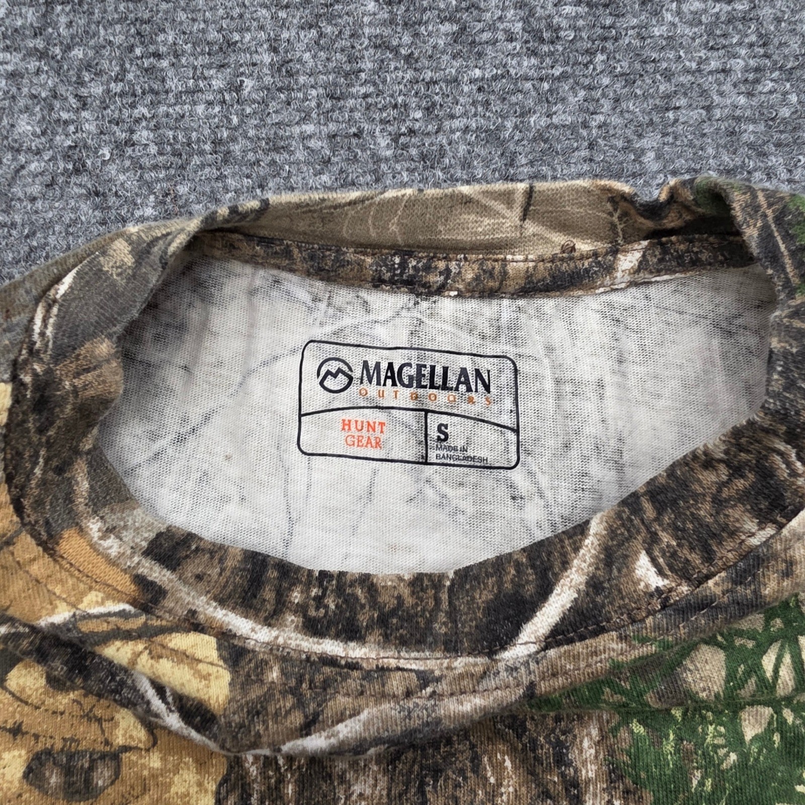 Realtree Men's Small Magellan Outdoors Hunt Gear Edge Camo T-Shirt Hunting Te gallery