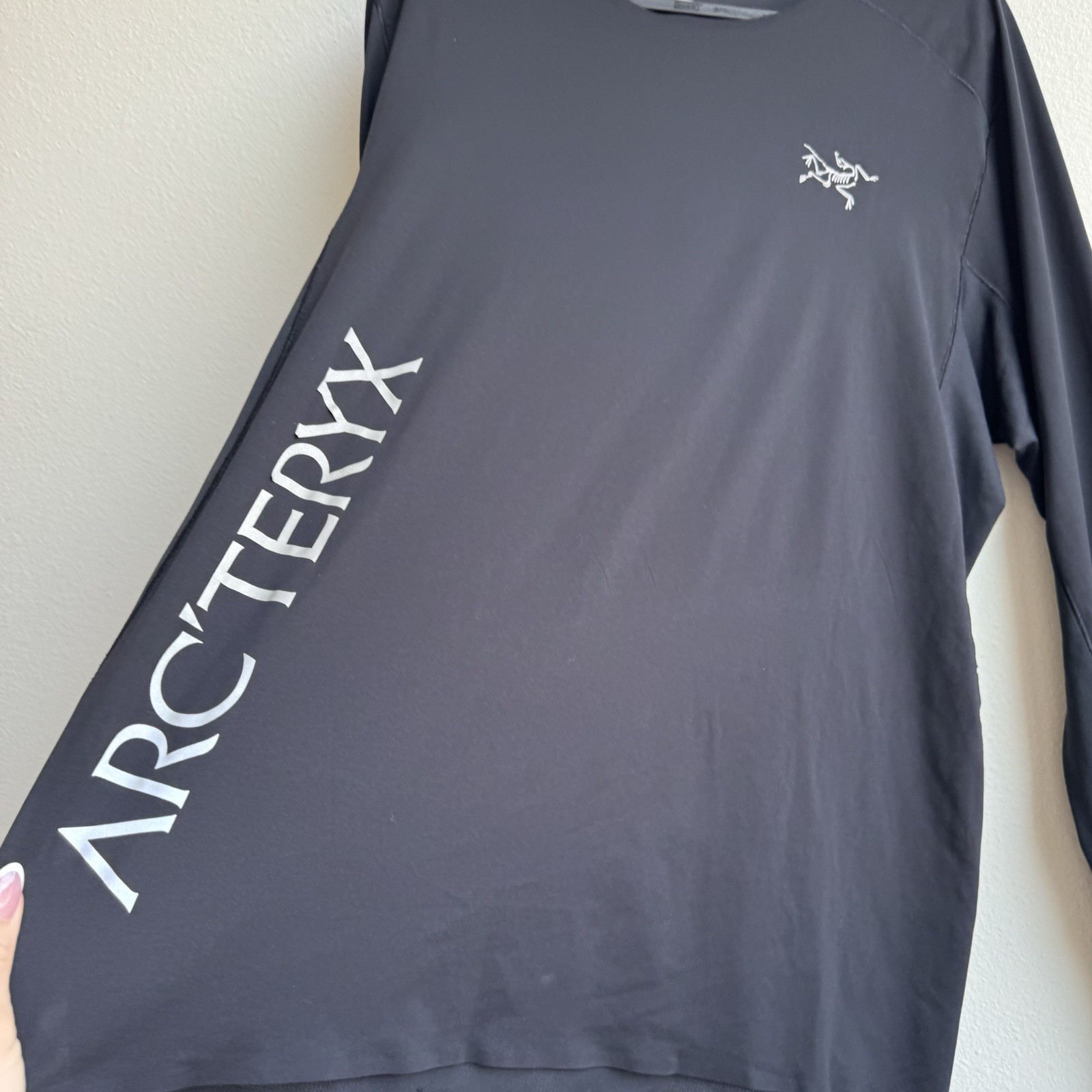 Arc'teryx Norvan Downword Logo Men's Medium Long Sleeve Training Shirt gallery