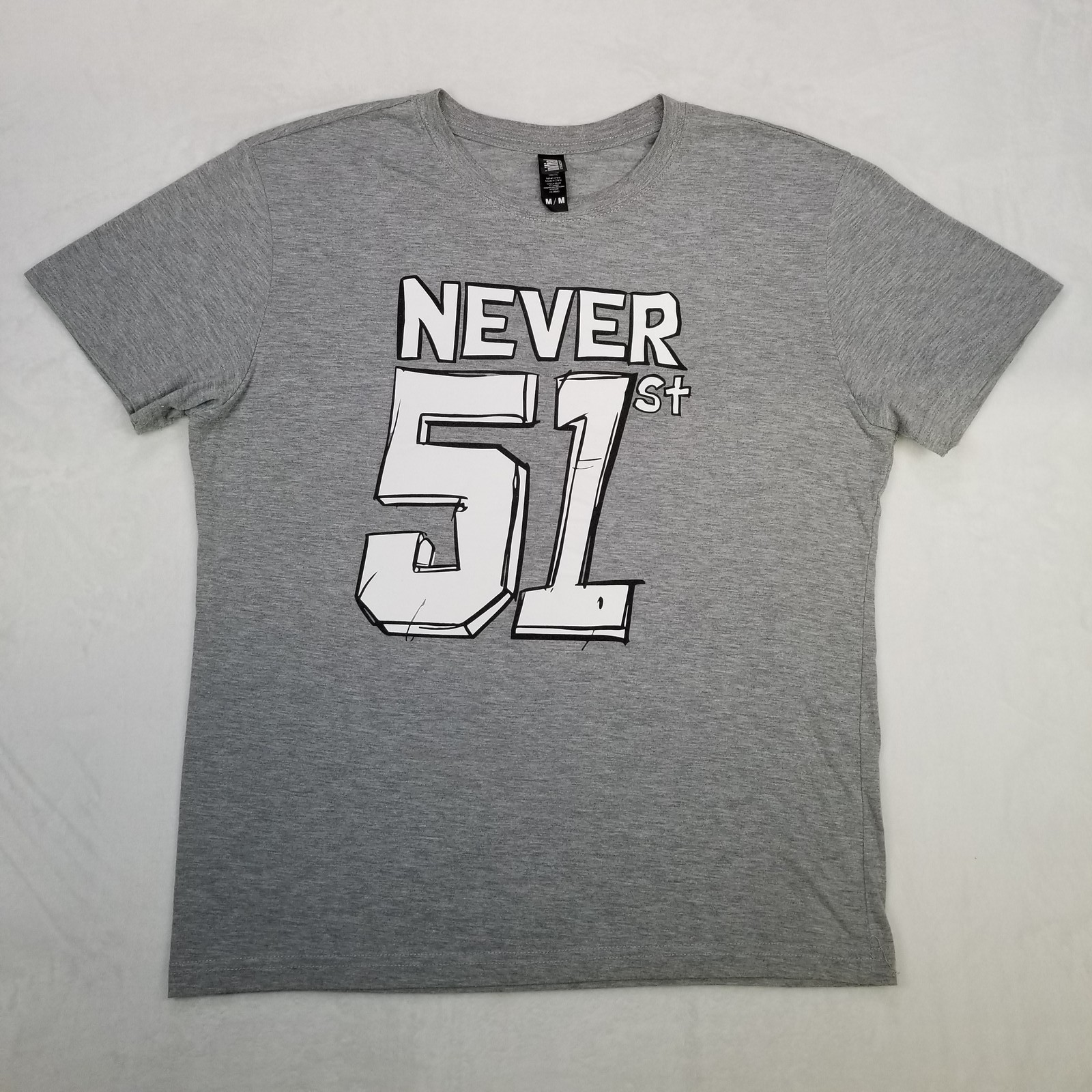 Men’s Gray Never 51 St Large Block Letter Graphic Tee Shirt Medium Casual