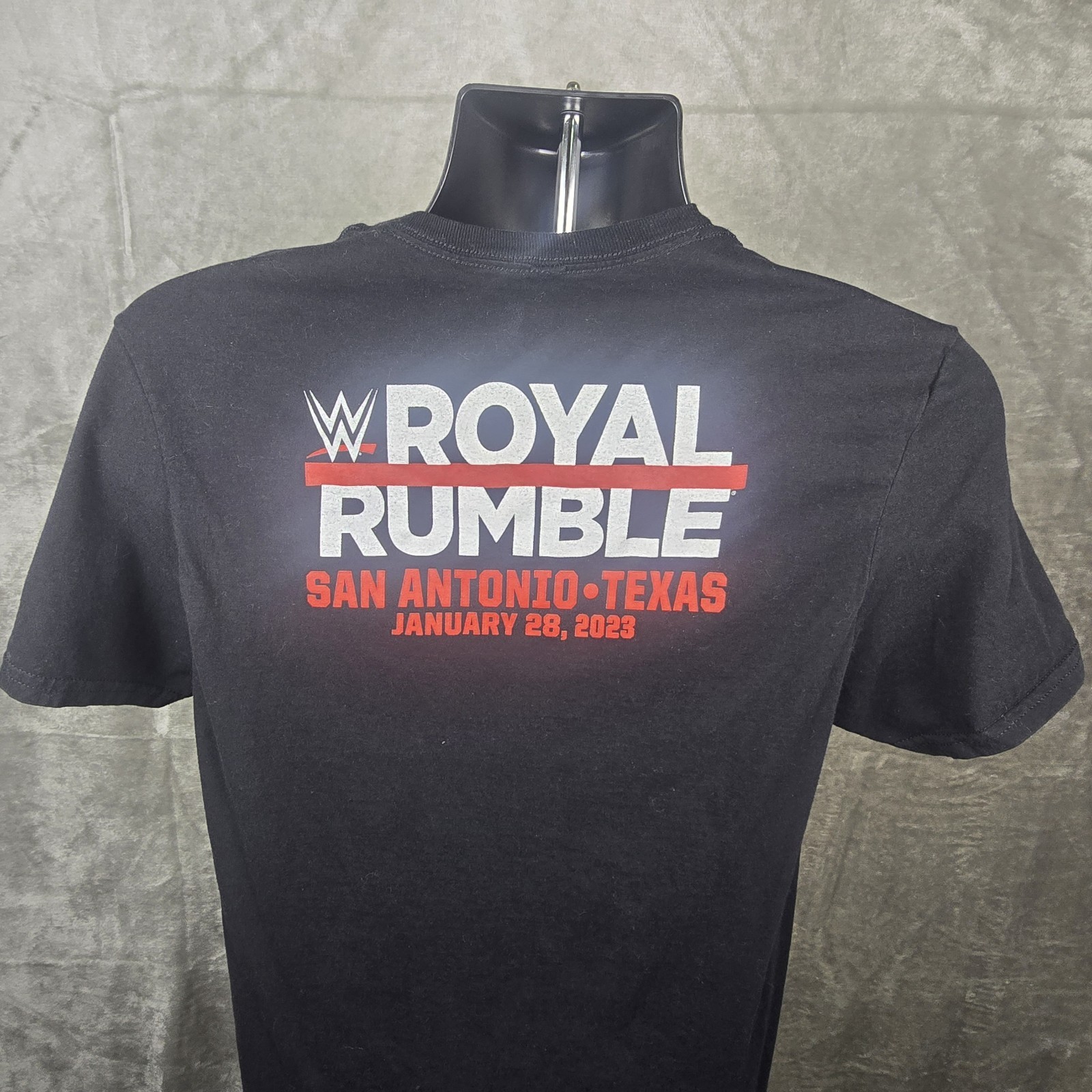 WWE Wrestling Shirt Medium Black royal Rumble San Antonio Pre-Owned gallery