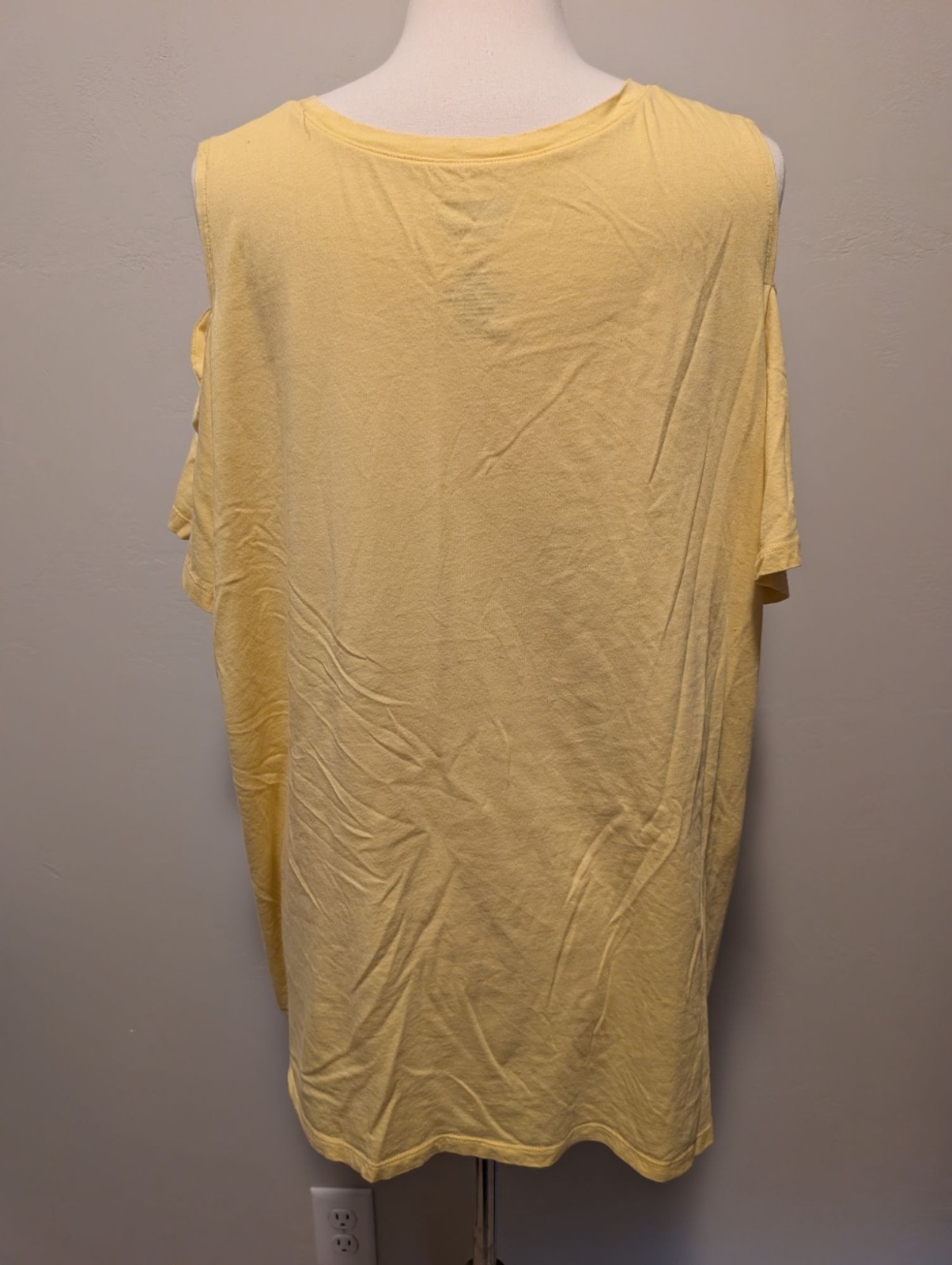 Peanuts Hybrid Apparel 1X Short-Sleeve Snoopy Cold Shoulder Tee Yellow gallery