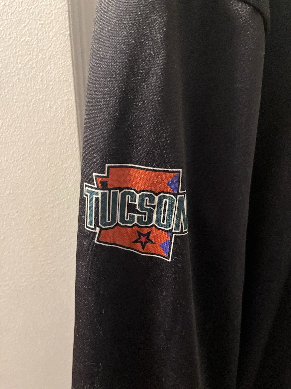 Tucson Roadrunners Kachina Alternate AHL Hockey Lace Hoodie L Large gallery