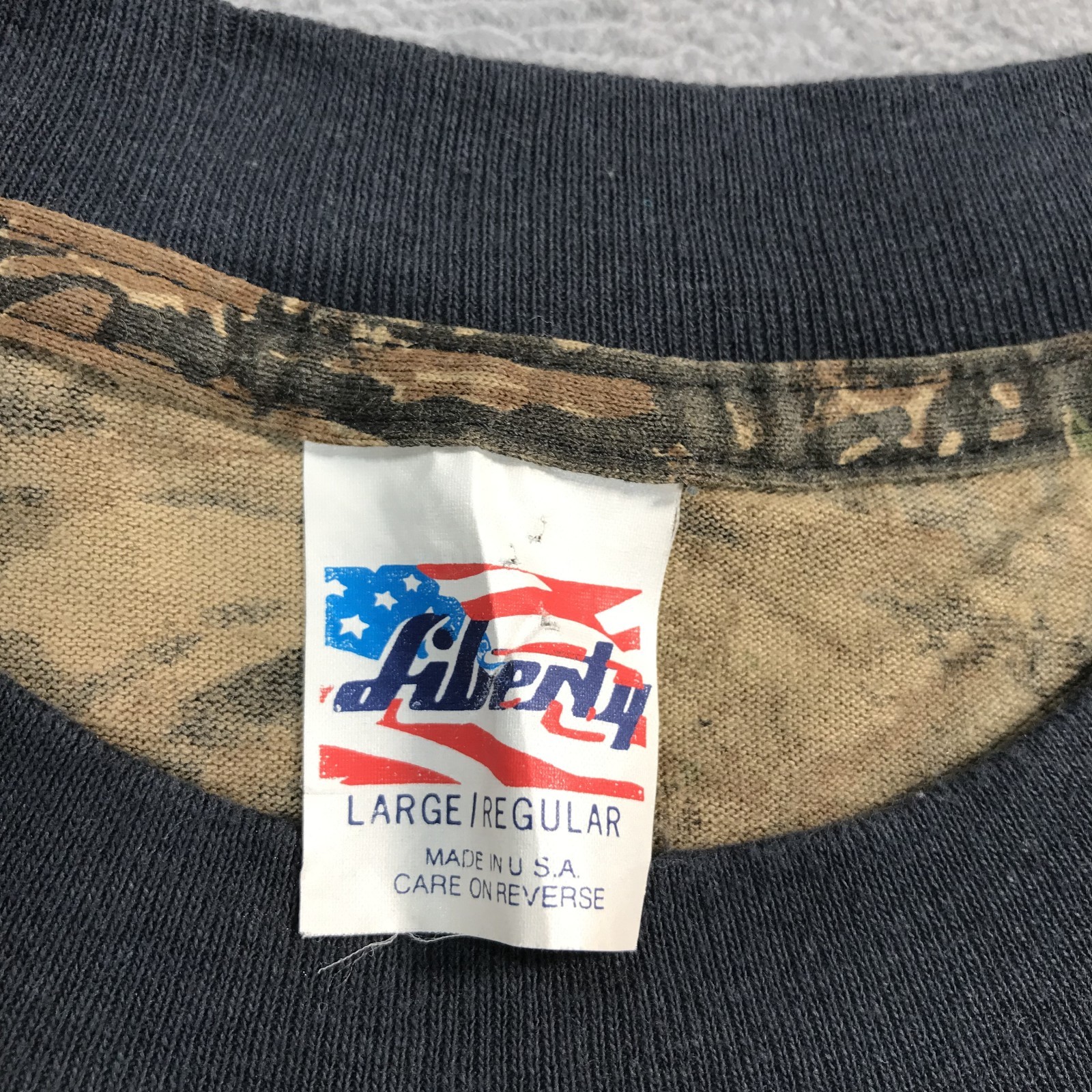 Vintage Realtree Camouflage Shirt Men Large Single Stitch Pocket Tee Liberty USA gallery