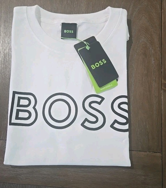 Hugo Boss Men’s T-Shirt Medium 💯 % Cotton