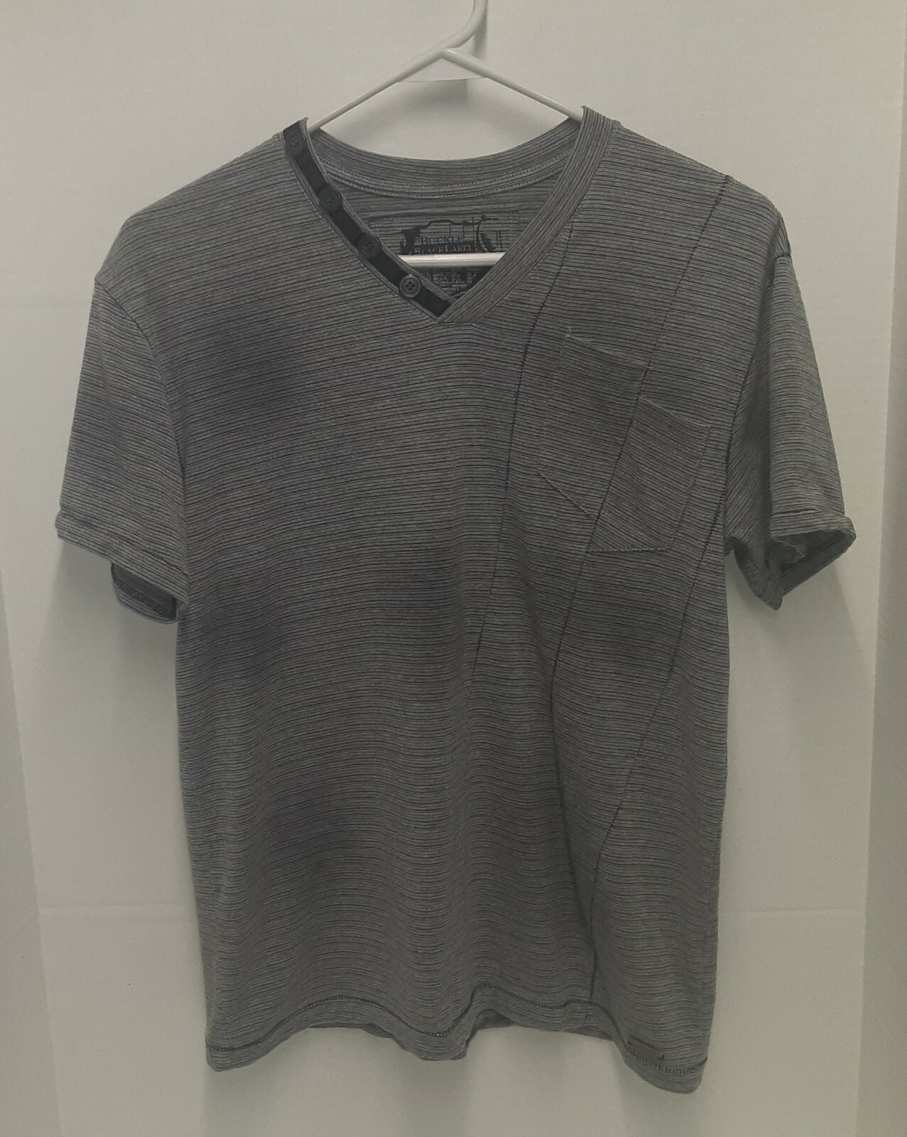 Buckle Black No. 008 T-shirt V Neck Gray w/Pocket - Adult Size Large ***RARE*** gallery