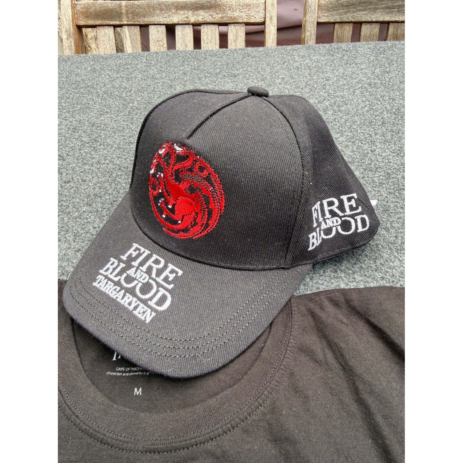 Game of Thrones Shirt Hat Mens Medium Black House Targaryen Iron Throne Bundle gallery